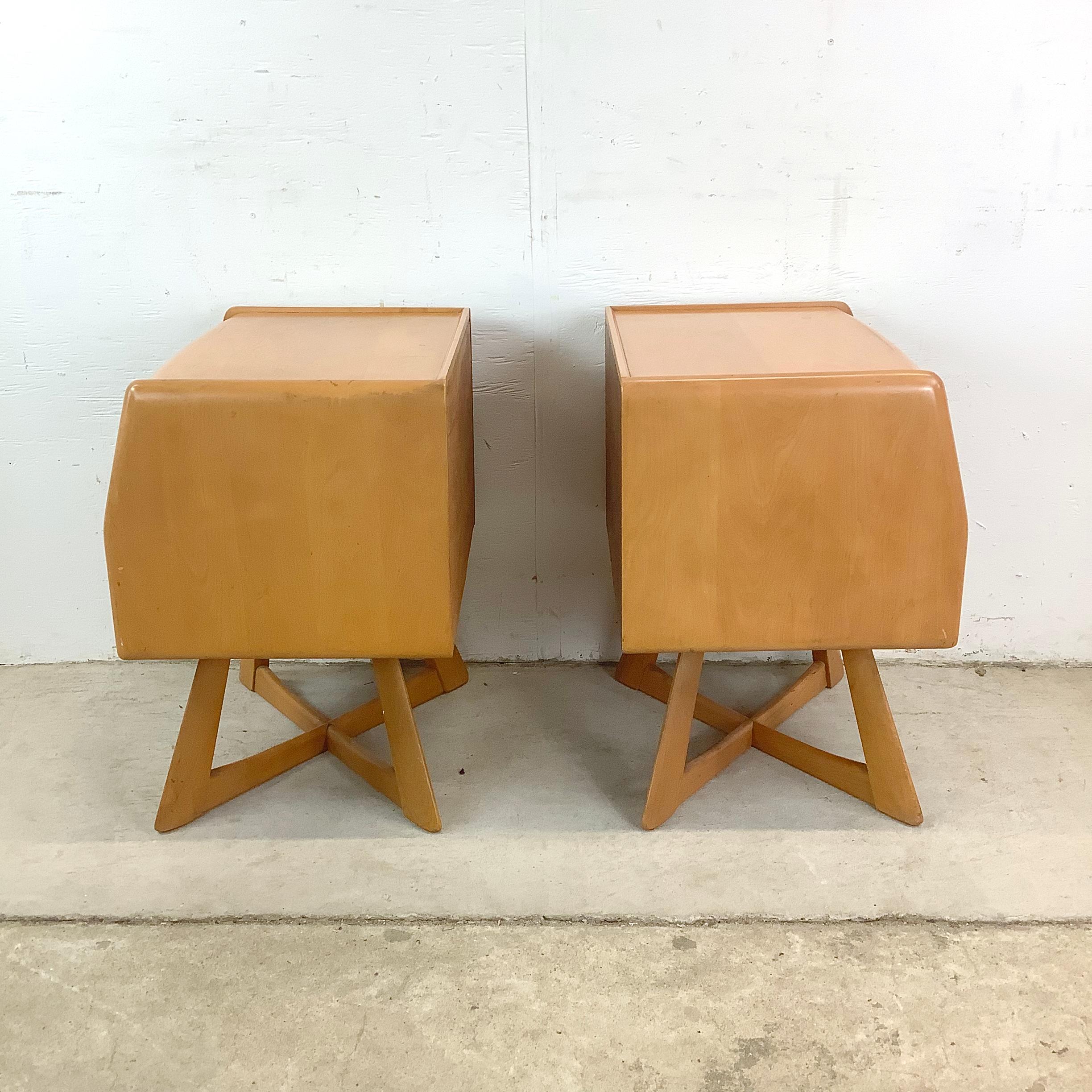 Wood Pair Sculptura Nightstands by Heywood-Wakefield For Sale