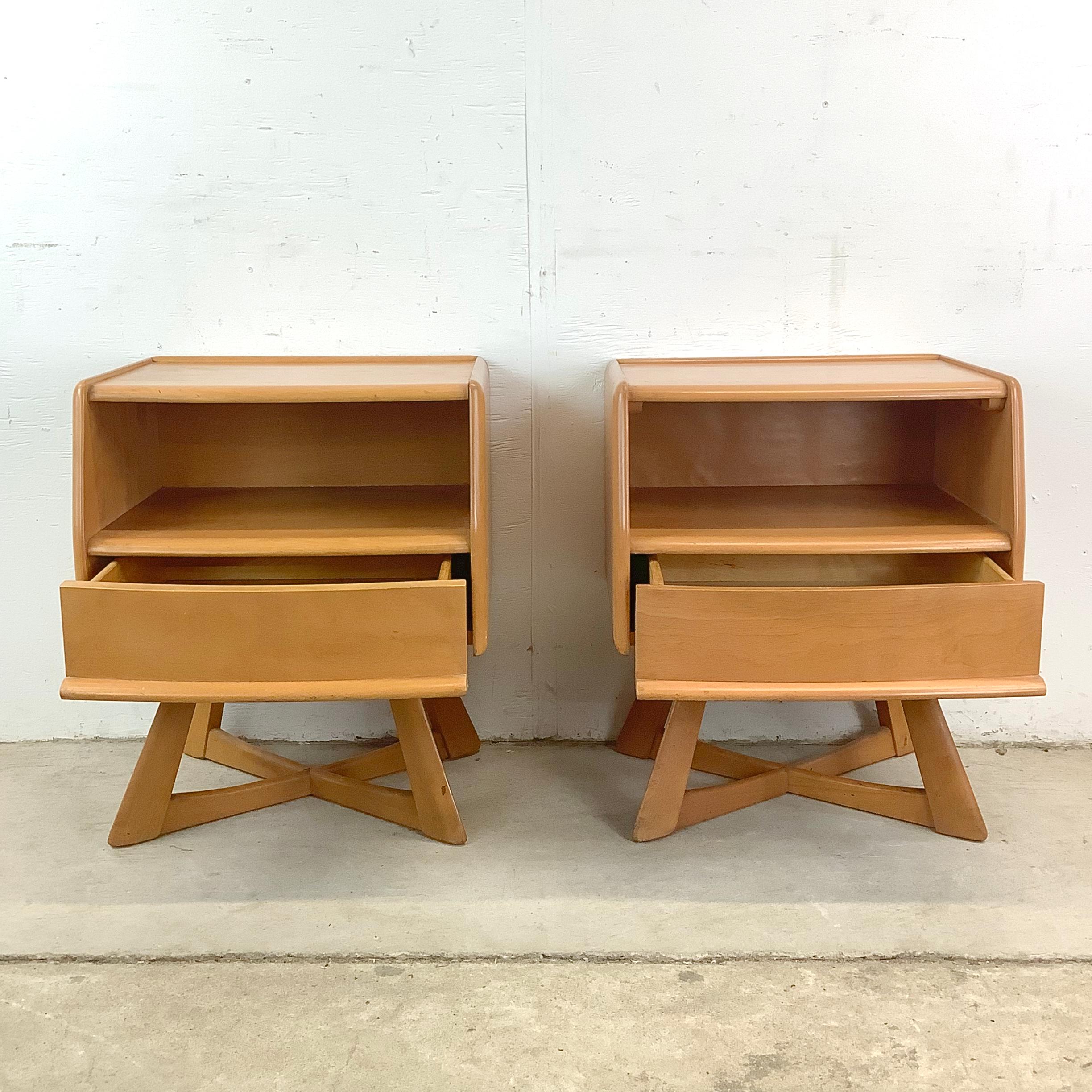 Pair Sculptura Nightstands by Heywood-Wakefield For Sale 1