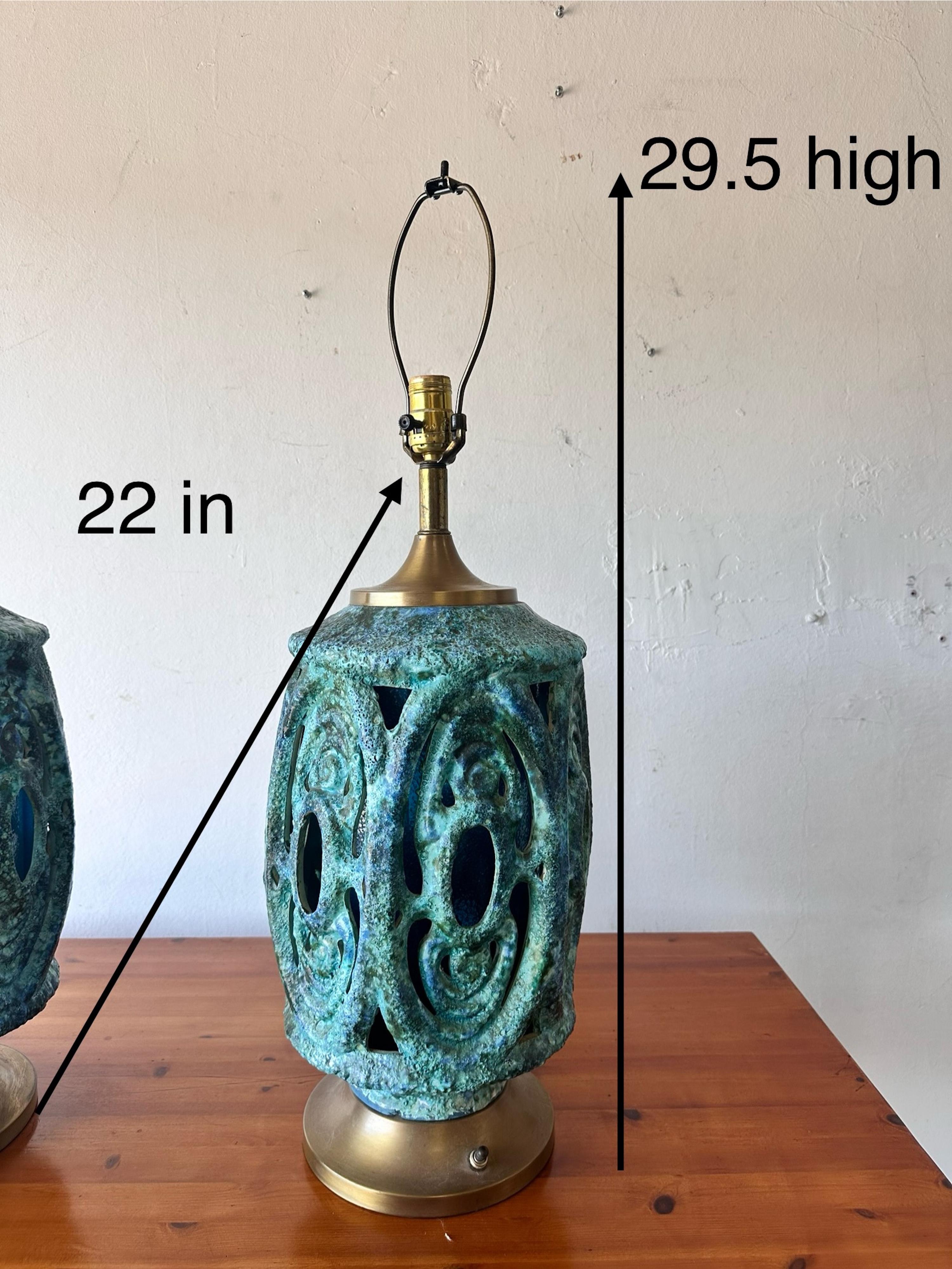 Coppia di lampade scultoree brutaliste Tiki di metà secolo con smalto nello stile di Honi ChilO in vendita 5