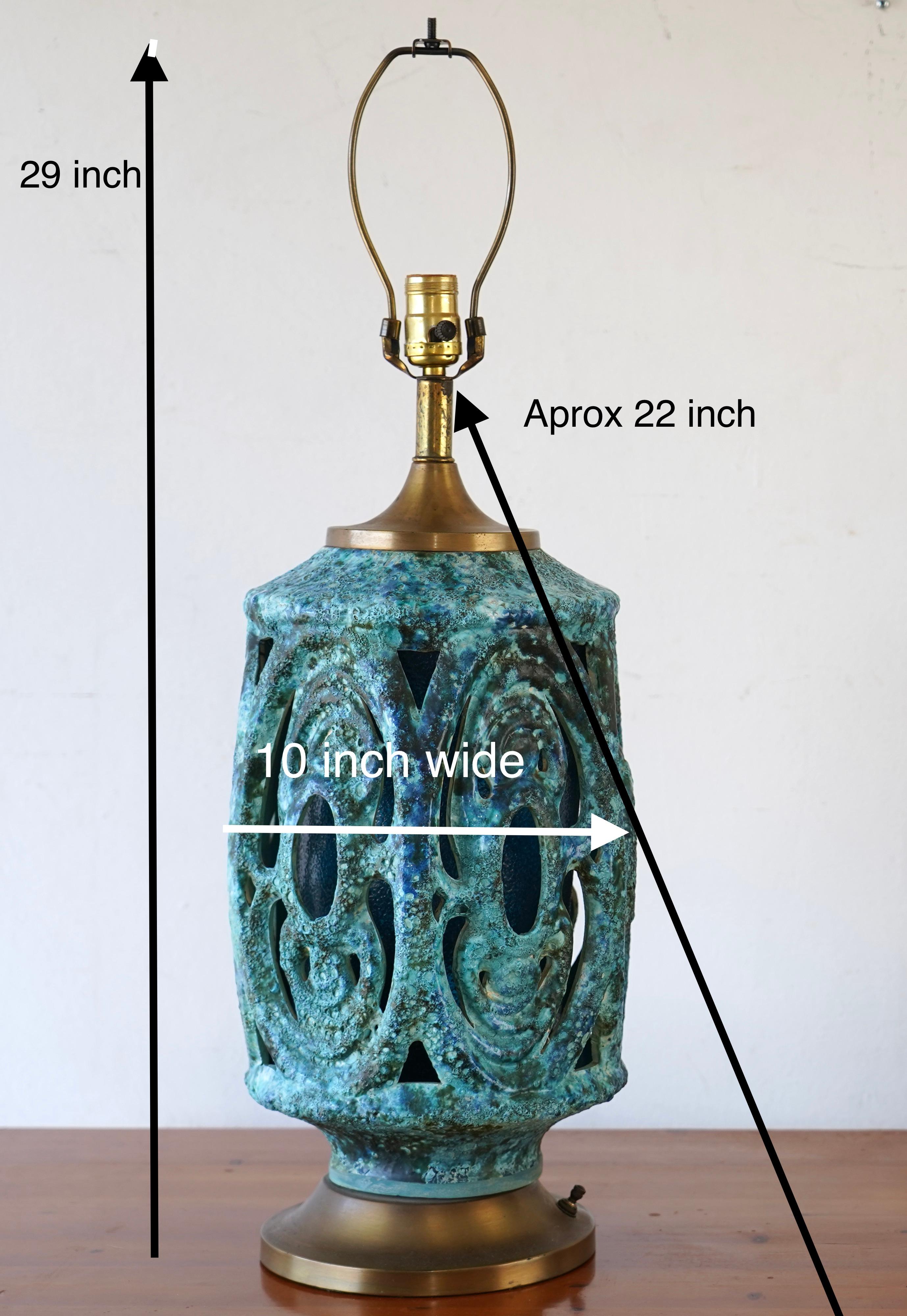 Coppia di lampade scultoree brutaliste Tiki di metà secolo con smalto nello stile di Honi ChilO In condizioni buone in vendita a Las Vegas, NV