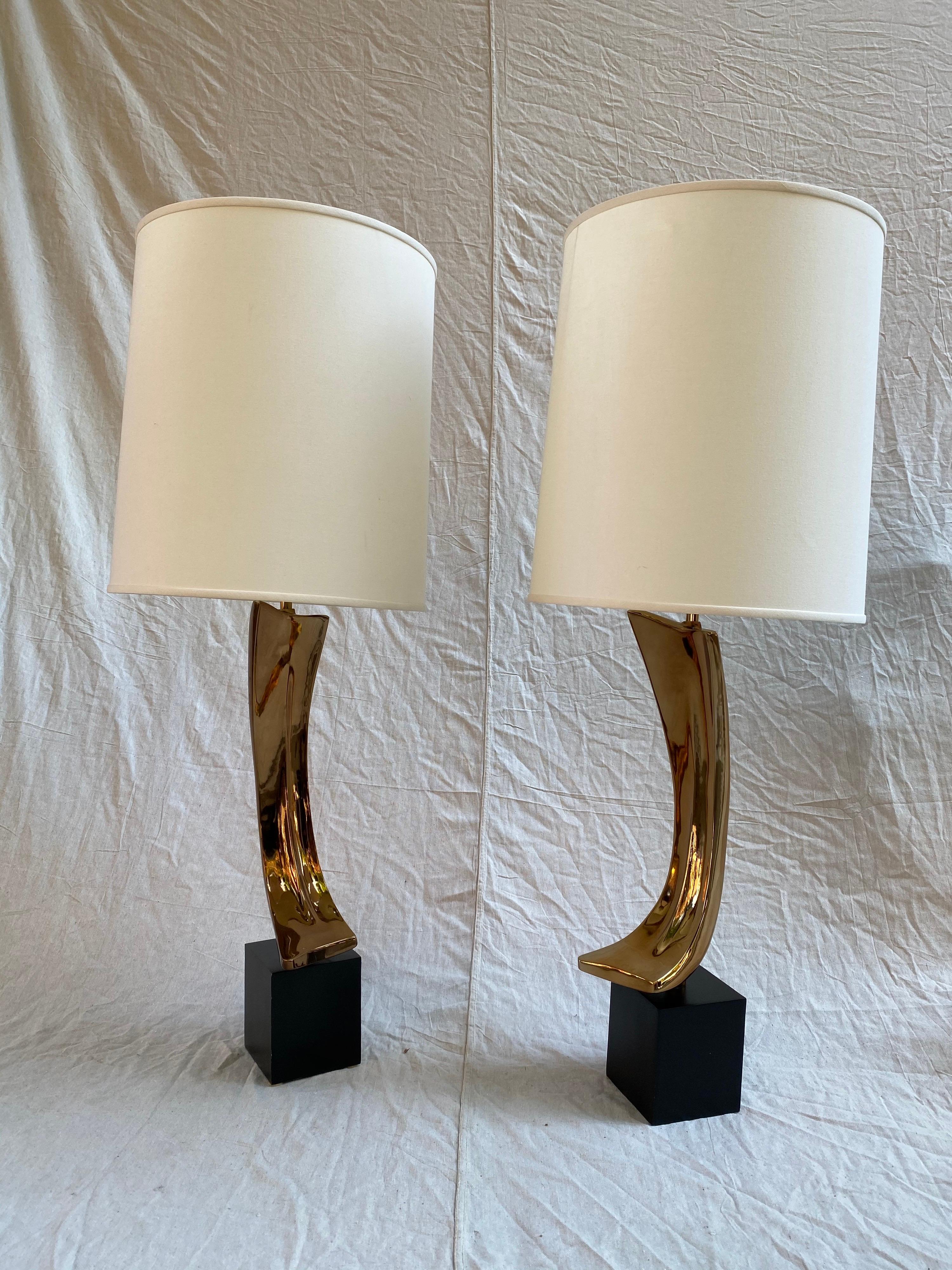 Pair of sculptural table lamps by Laurel Lamp Company. 1970s brass-plated abstract giant brush strokes. Brass bodies sit on black square bases. Lamps measure 24