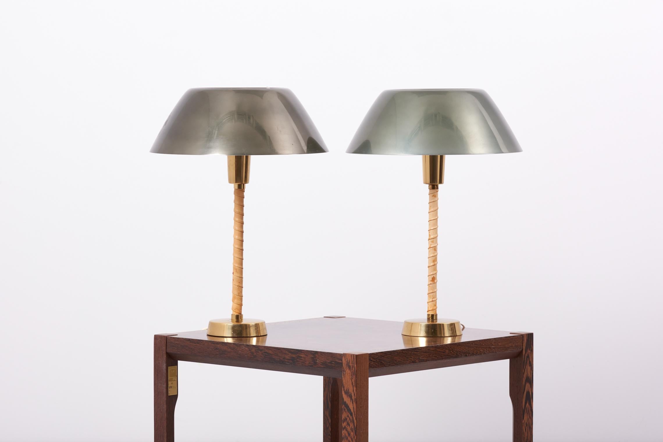 Pair of table lamps, called Senator or model 940025, designed by Lisa Johansson-Pape and manufactured by Orno in Finland, circa 1960. Made of enamel, aluminum, brass and leather.

1 x E27 socket / each.

Please note: Lamp should be fitted