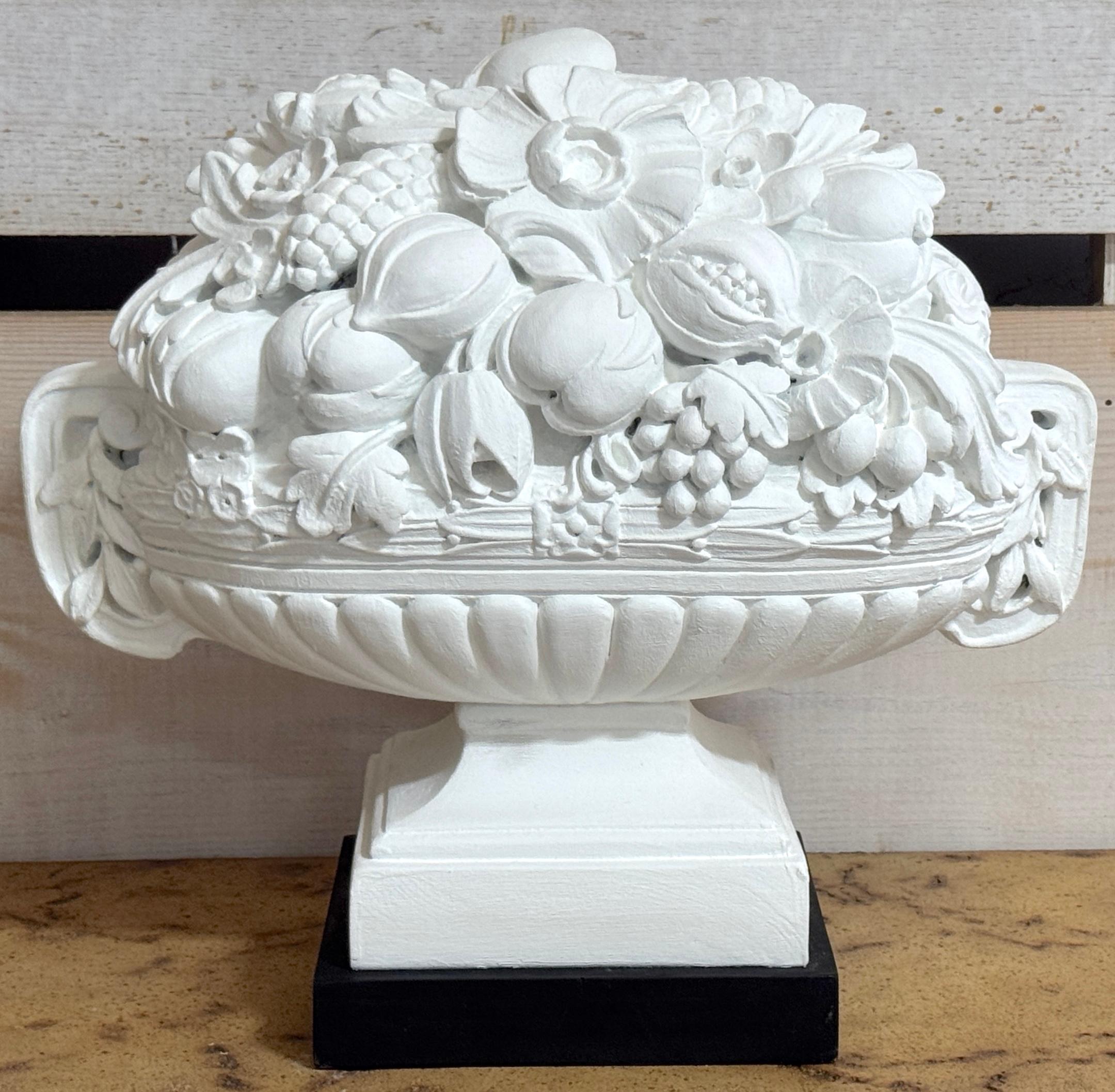 Ein Paar exotische Obst- und Blumentopien aus Gips von Serge Roche Gesso und bemaltem Gips, 1950er Jahre im Angebot 8