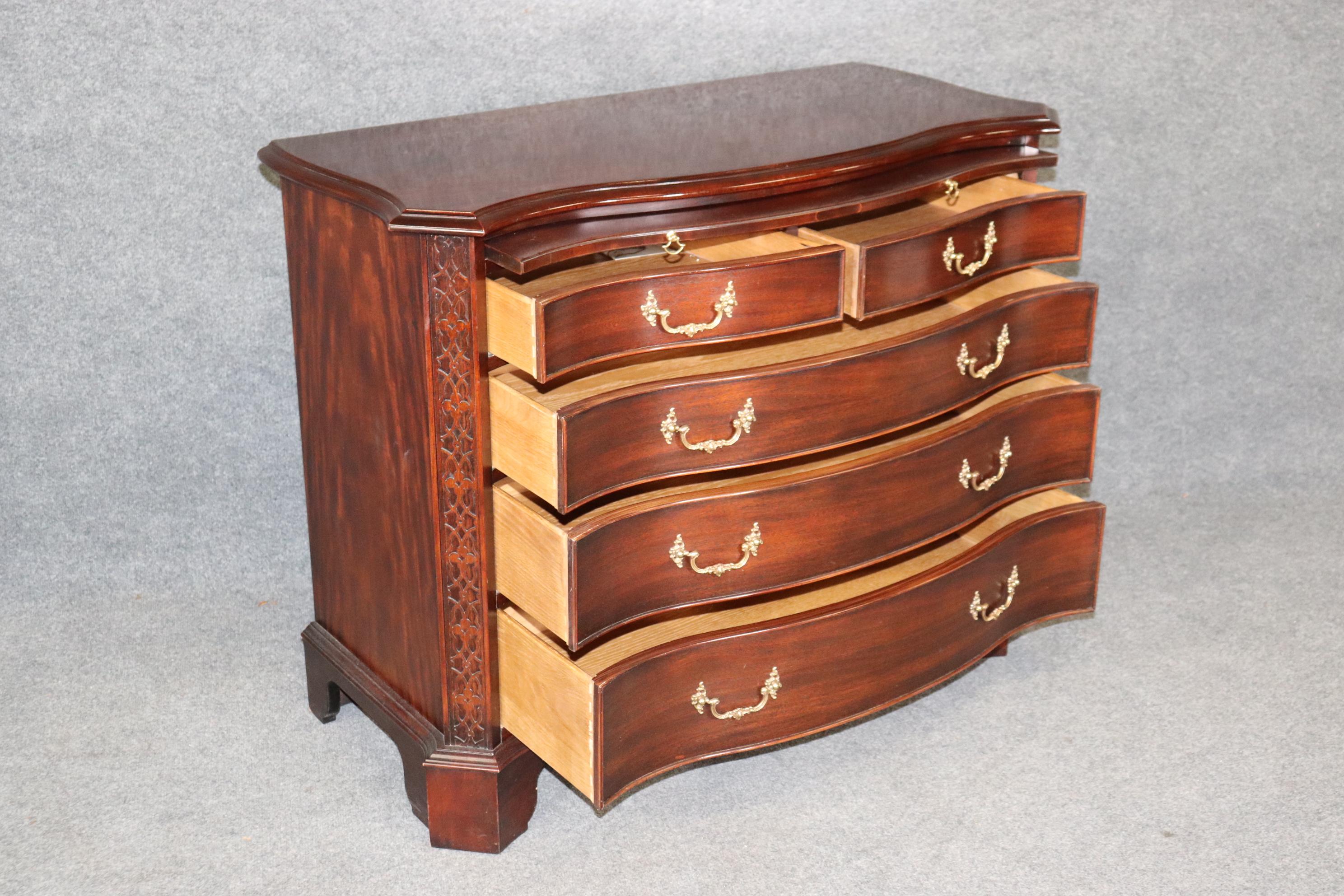 American Pair Serpentine Fronted Chippendale Bachelors Chests Nightstands 