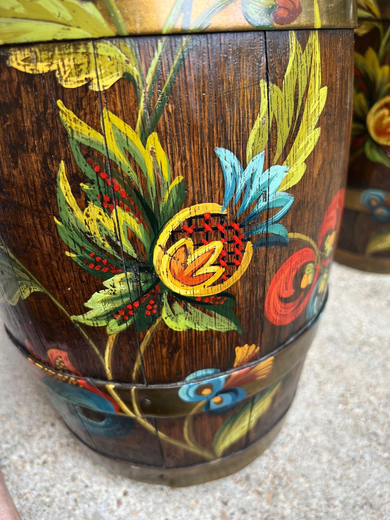 PAR Conjunto Antiguo Barril de Roble Inglés Jardinera Jardinera Rosemaling Pintado a Mano en venta 9