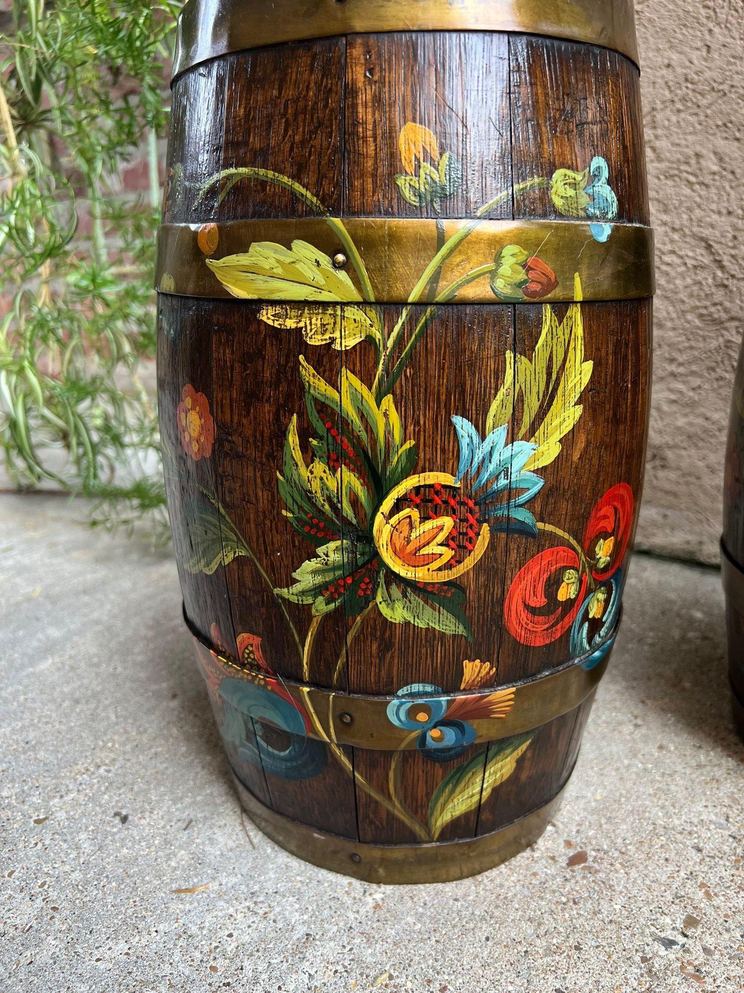 PAR Conjunto Antiguo Barril de Roble Inglés Jardinera Jardinera Rosemaling Pintado a Mano Británico en venta