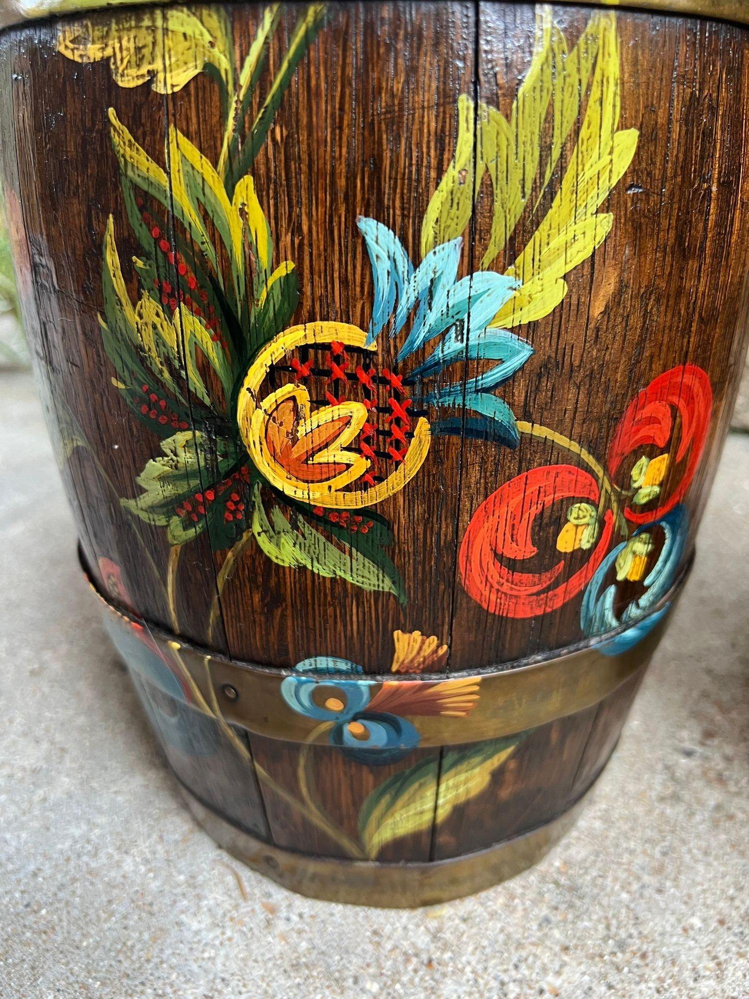 PAR Conjunto Antiguo Barril de Roble Inglés Jardinera Jardinera Rosemaling Pintado a Mano principios del siglo XX en venta