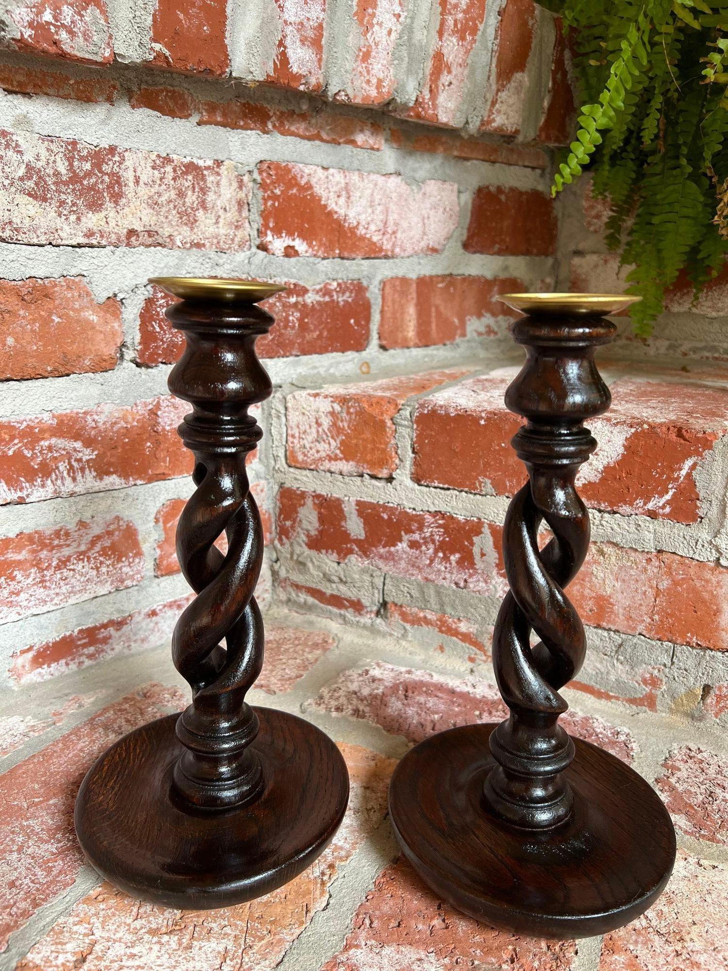 PAIR Set antiker englischer Eichenholz-Kerzenständer mit offenem Barley-Twist-Muster, Kerzenhalter, Messing im Angebot 8