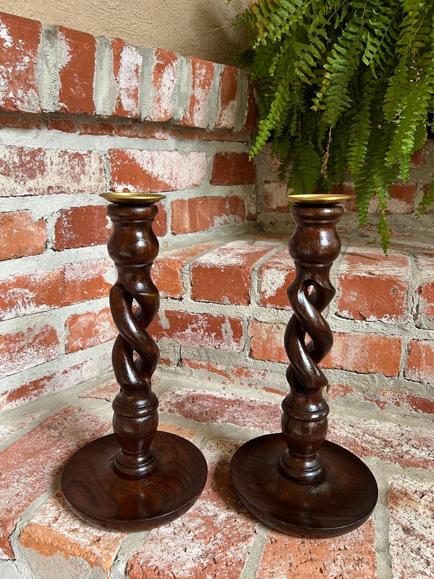 PAIR Set antiker englischer Eichenholz-Kerzenständer mit offenem Barley-Twist-Muster, Kerzenhalter, Messing im Angebot 9