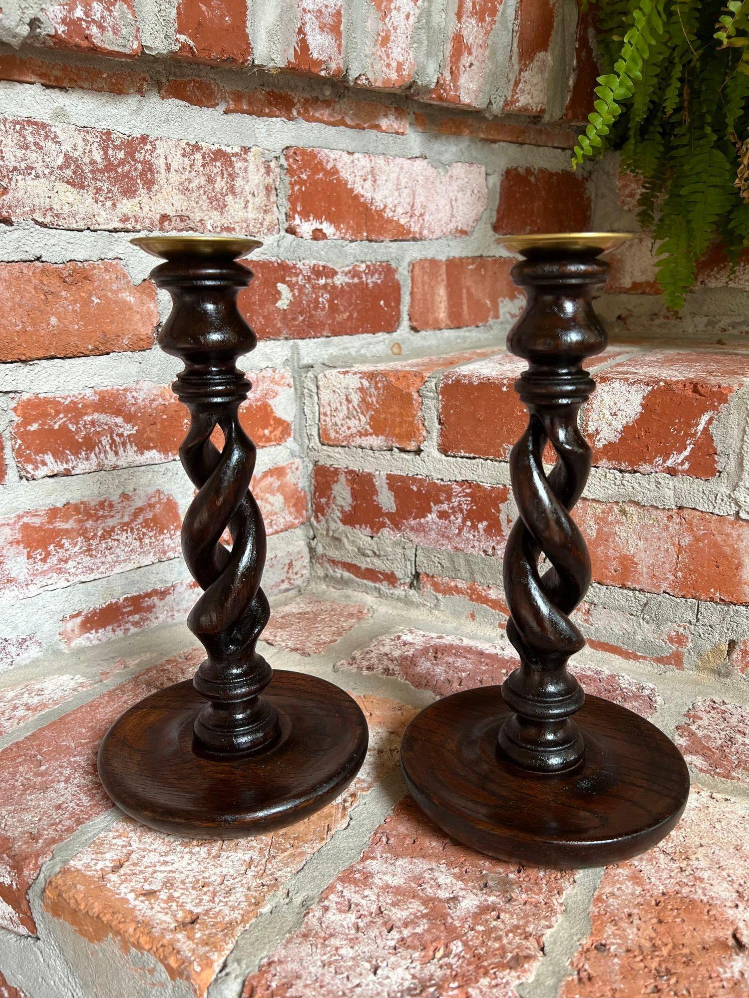 PAIR Set antiker englischer Eichenholz-Kerzenständer mit offenem Barley-Twist-Muster, Kerzenhalter, Messing im Angebot 10
