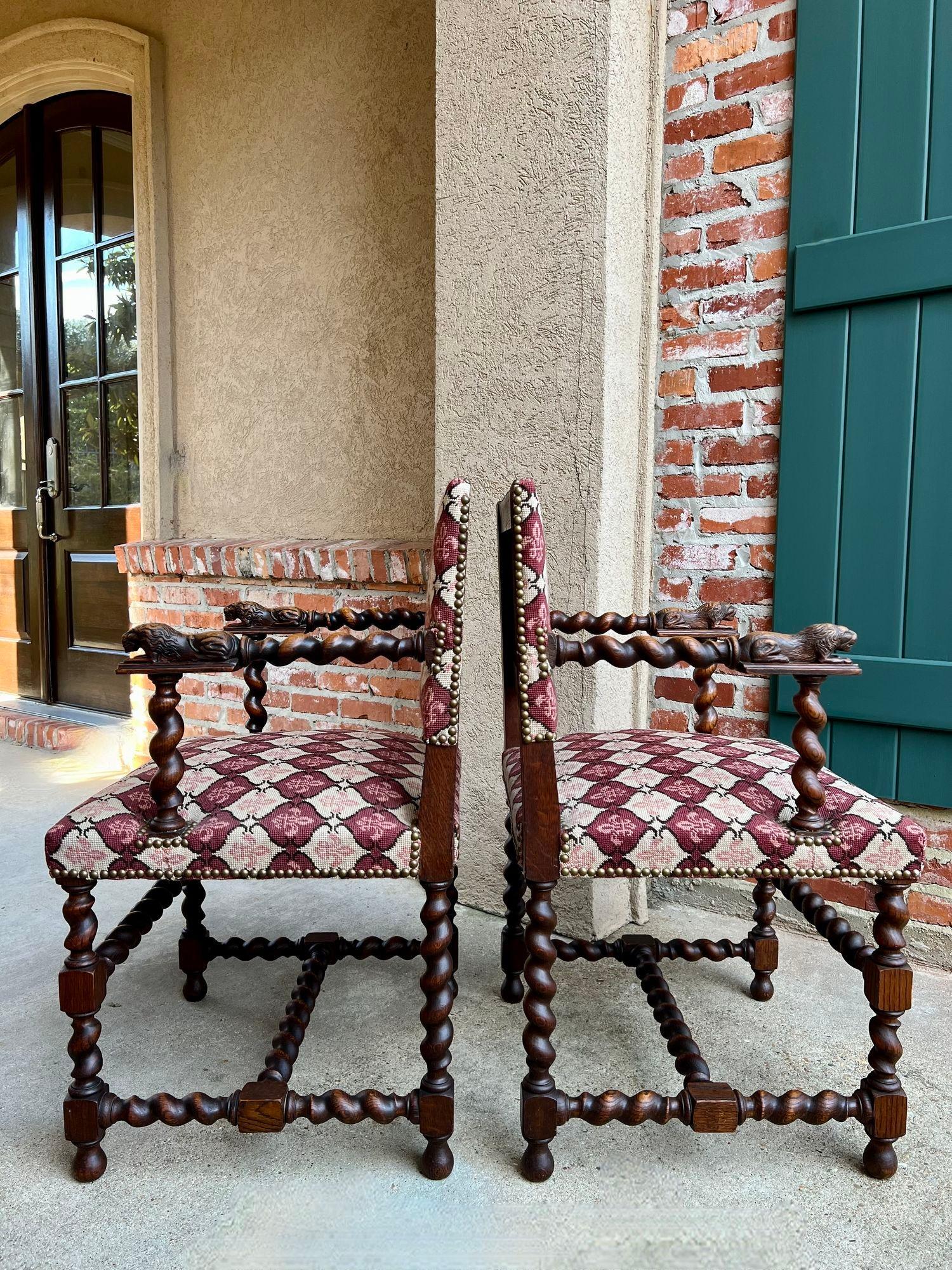 Coppia SET Antique French Arm Chair Barley Twist Oak Rinascimento Leone Fleur De Lis in vendita 3