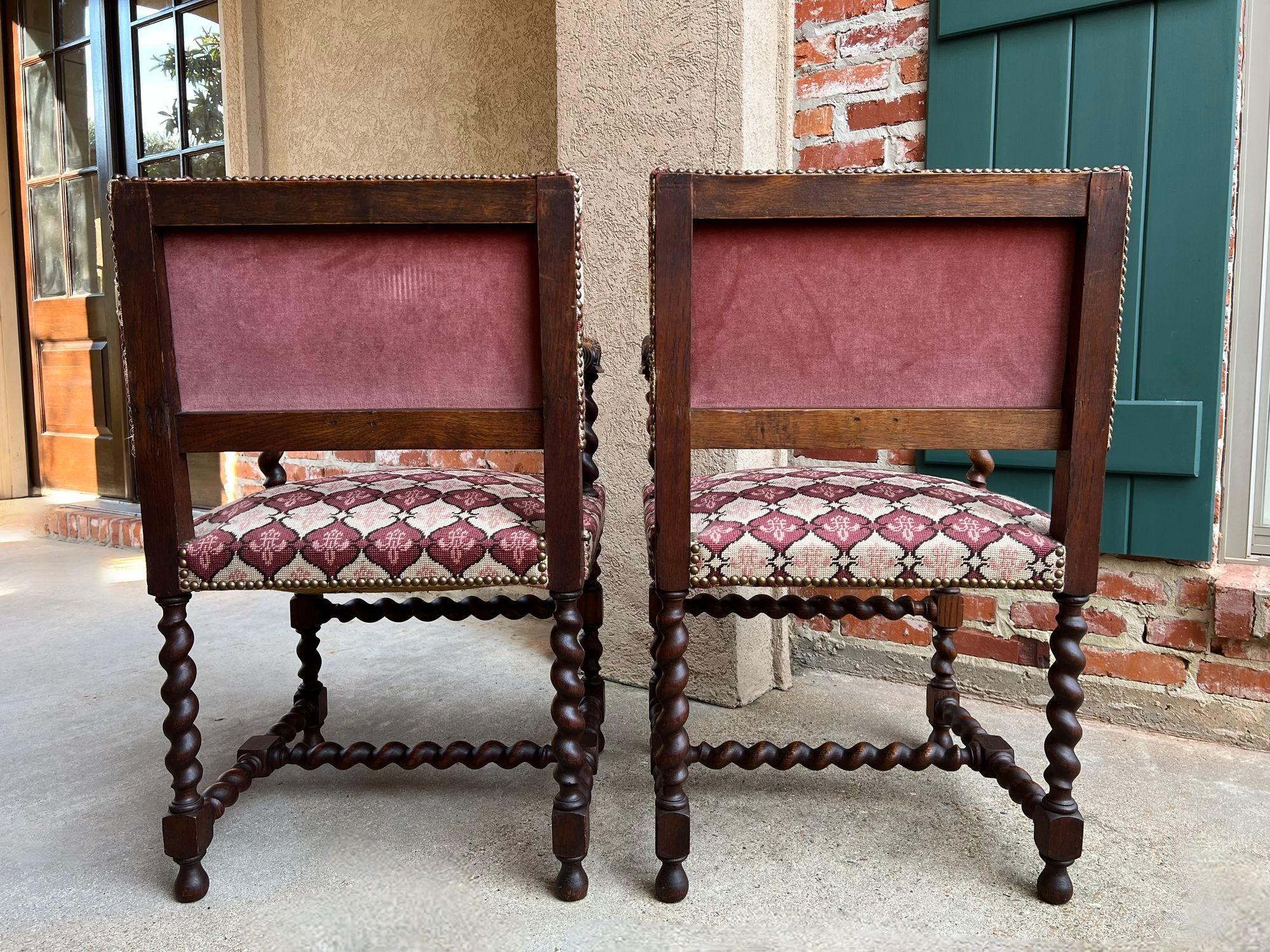 Coppia SET Antique French Arm Chair Barley Twist Oak Rinascimento Leone Fleur De Lis in vendita 4