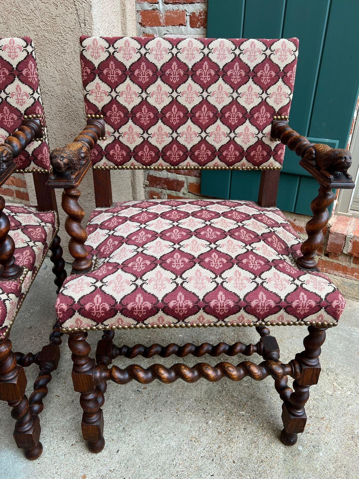 Coppia SET Antique French Arm Chair Barley Twist Oak Rinascimento Leone Fleur De Lis in vendita 7