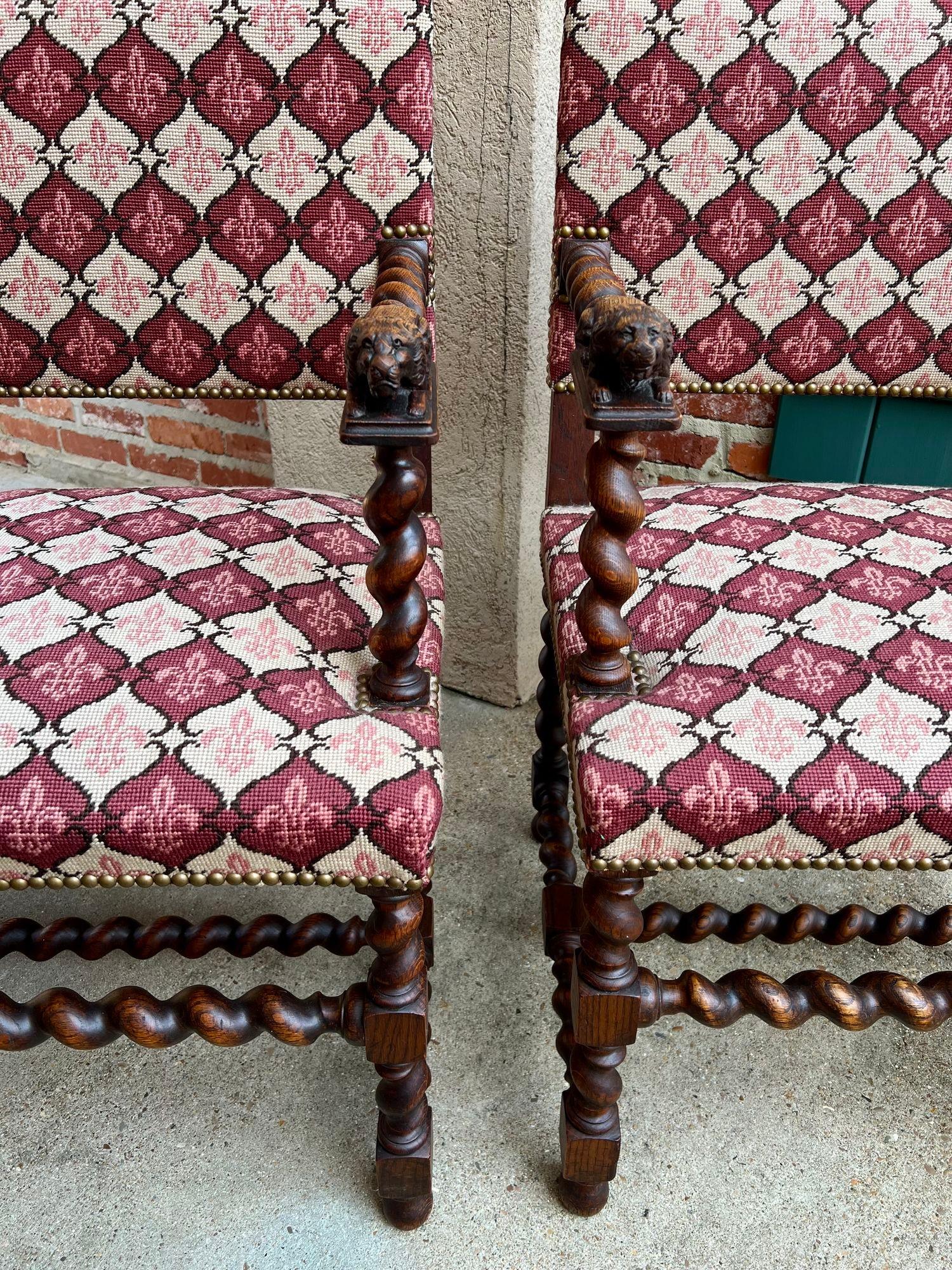 Coppia SET Antique French Arm Chair Barley Twist Oak Rinascimento Leone Fleur De Lis in vendita 8