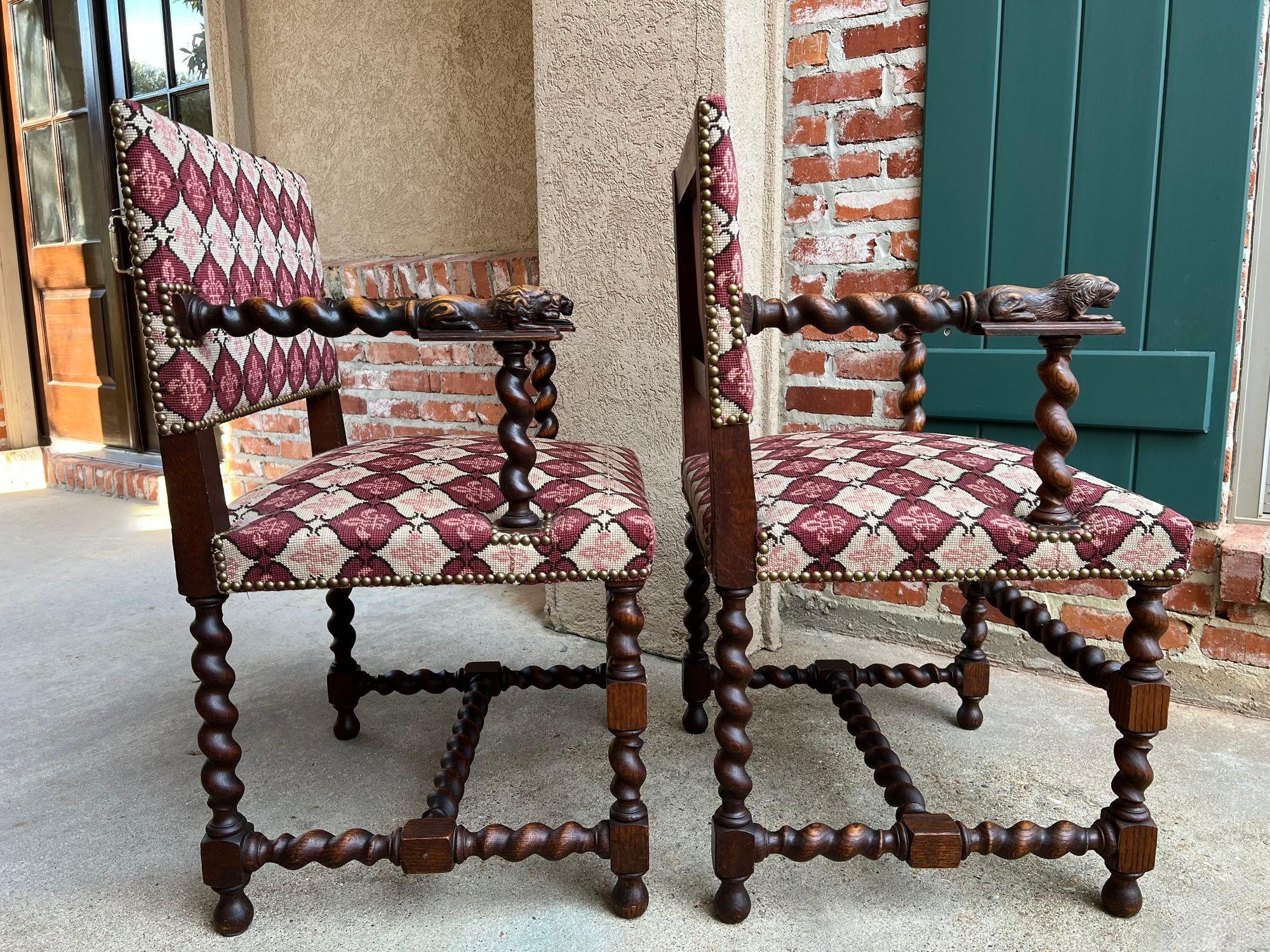 Coppia SET Antique French Arm Chair Barley Twist Oak Rinascimento Leone Fleur De Lis in vendita 10