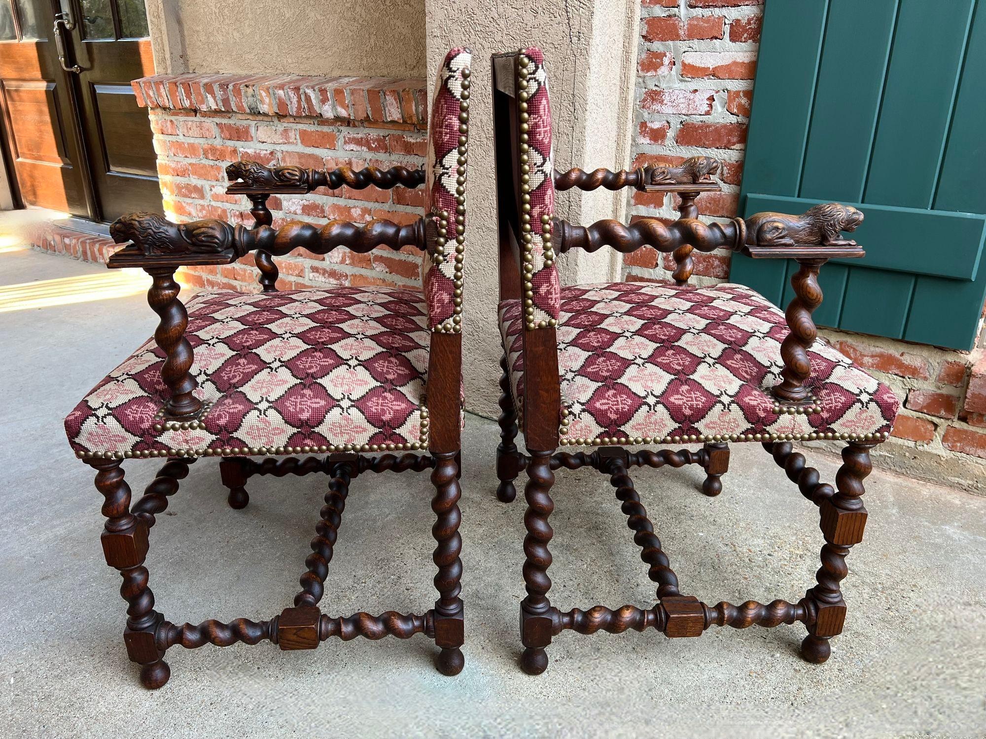 Coppia SET Antique French Arm Chair Barley Twist Oak Rinascimento Leone Fleur De Lis in vendita 12
