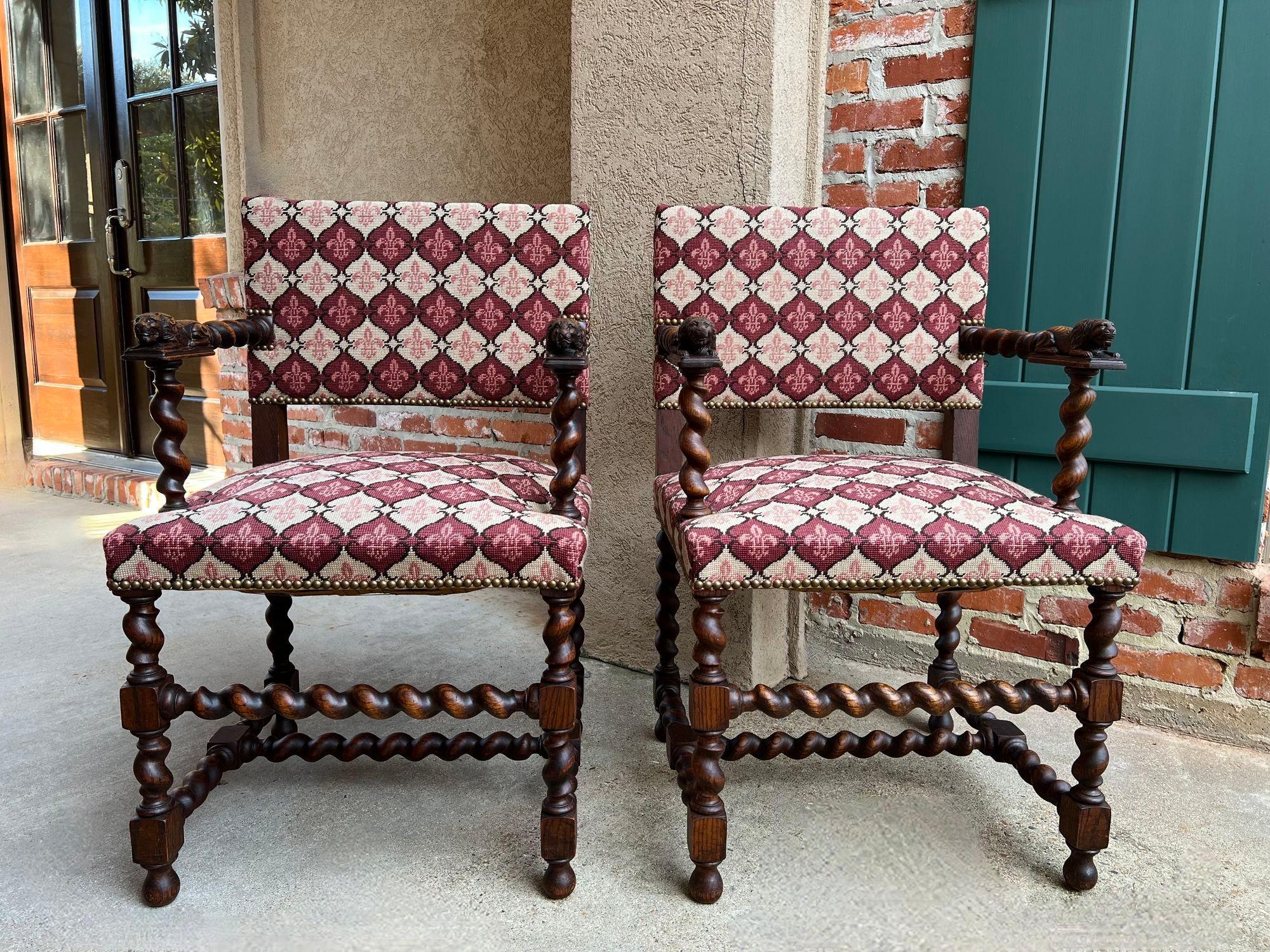 Francese Coppia SET Antique French Arm Chair Barley Twist Oak Rinascimento Leone Fleur De Lis in vendita