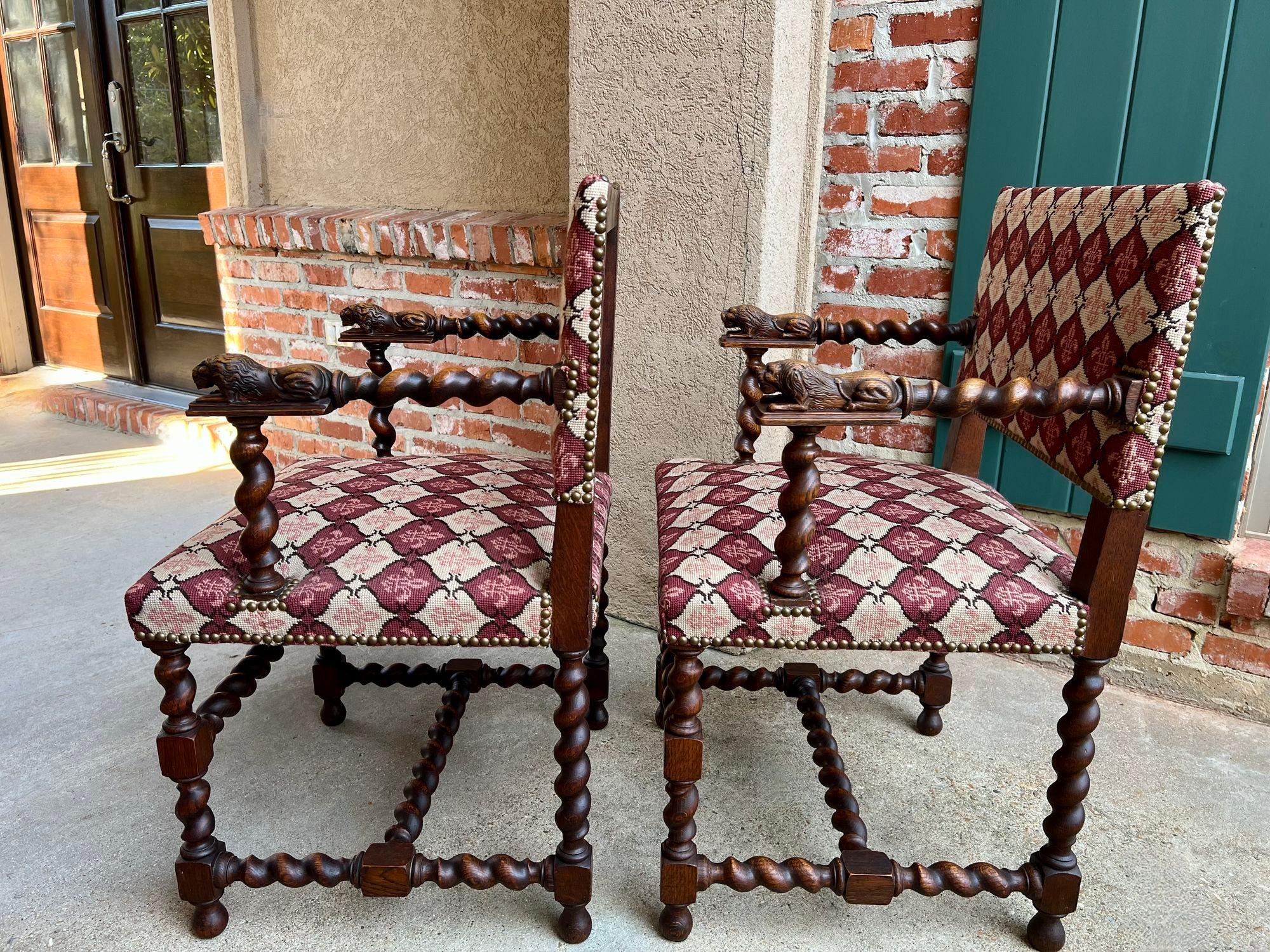 Coppia SET Antique French Arm Chair Barley Twist Oak Rinascimento Leone Fleur De Lis in vendita 2