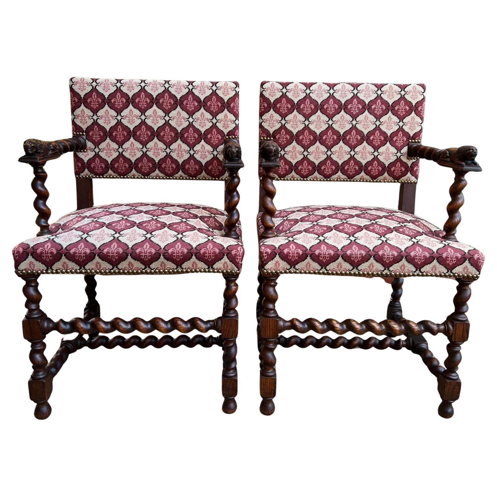 Coppia SET Antique French Arm Chair Barley Twist Oak Rinascimento Leone Fleur De Lis in vendita
