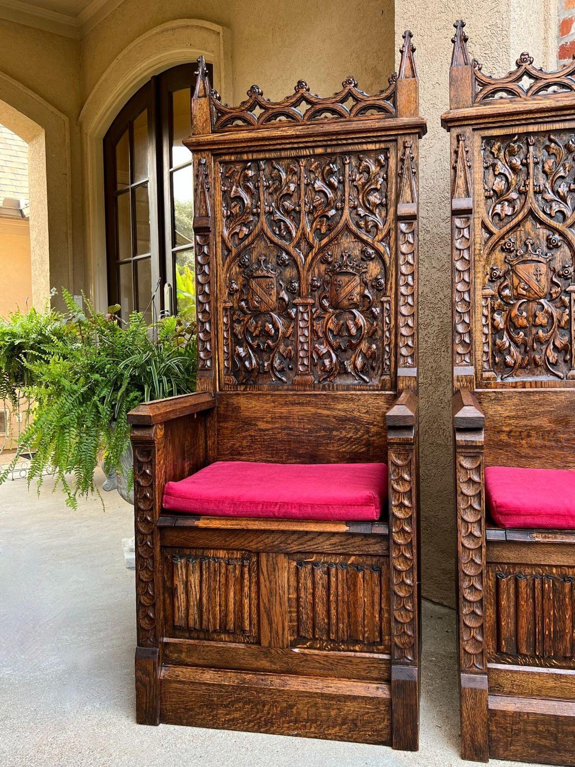 Ensemble d'anciens bancs d'entrée français, chaises d'autel trônes néo-gothiques sculptées en chêne en vente 7