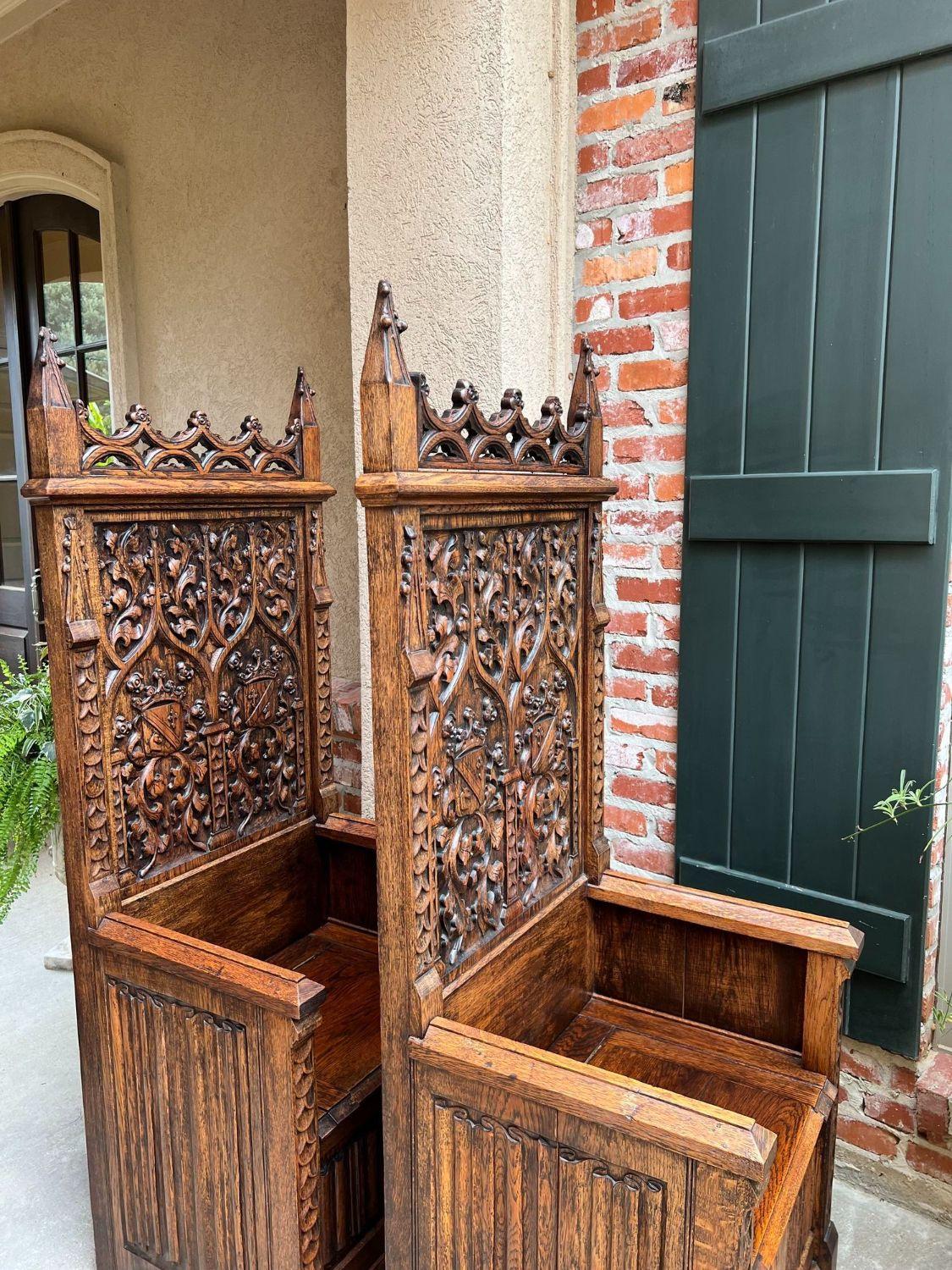 Ensemble d'anciens bancs d'entrée français, chaises d'autel trônes néo-gothiques sculptées en chêne en vente 9