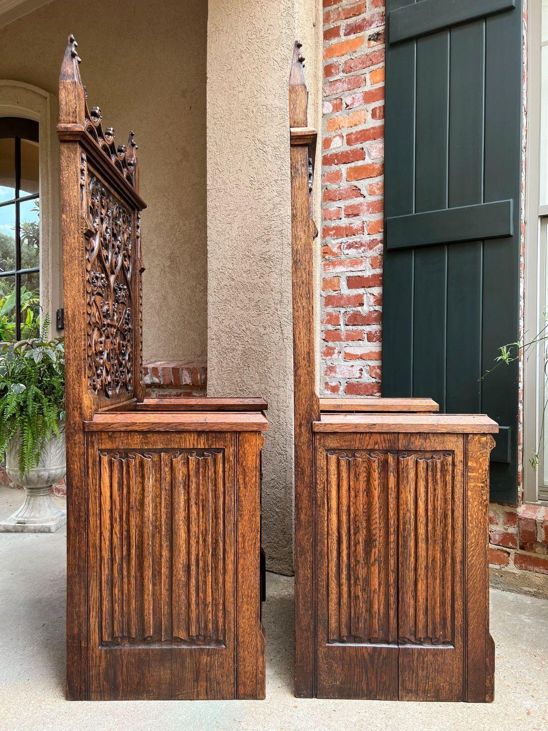 Ensemble d'anciens bancs d'entrée français, chaises d'autel trônes néo-gothiques sculptées en chêne en vente 10