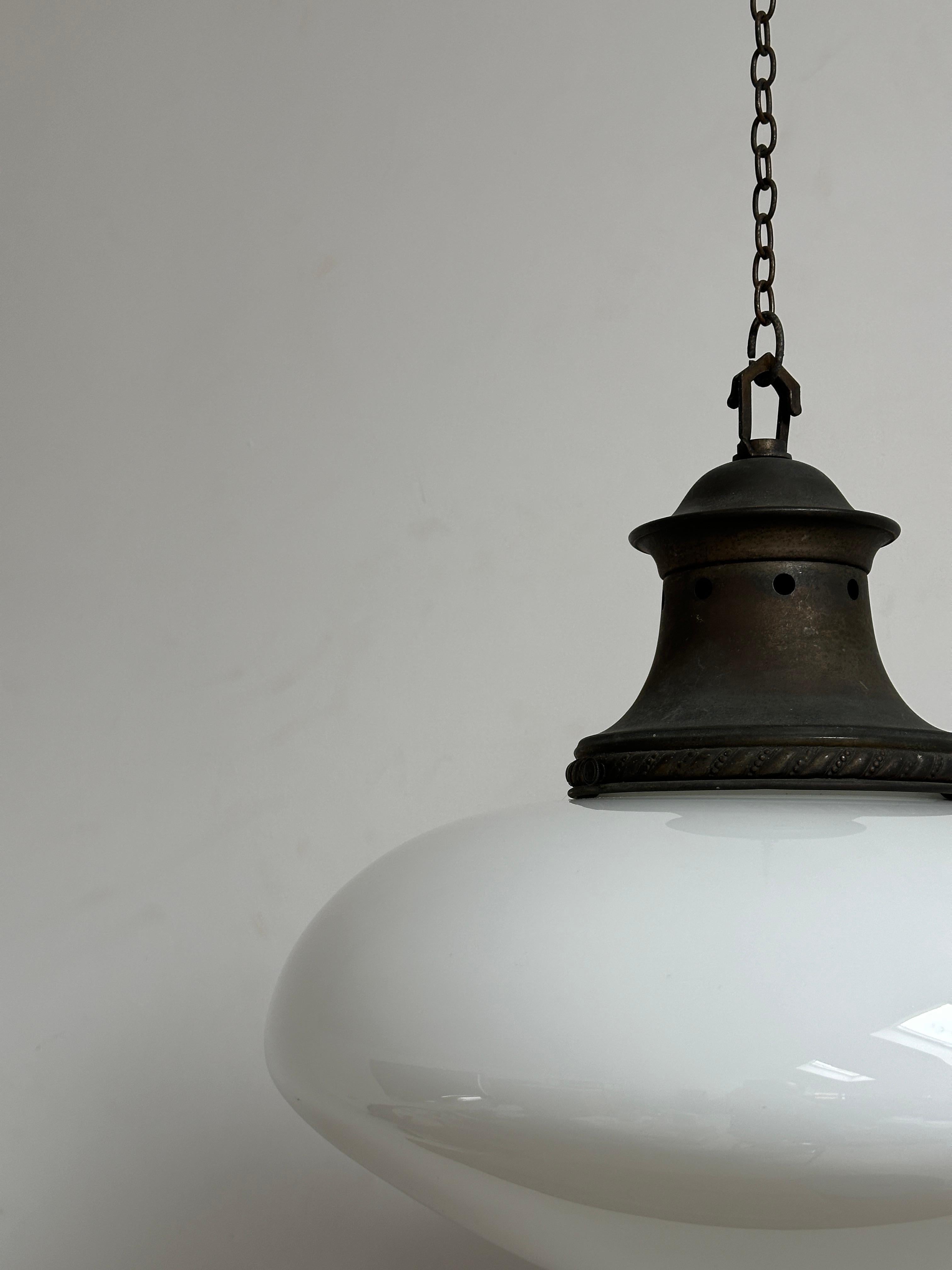 Pair Set Antique Vintage Ovaloid Church Opaline Ceiling Pendants Light Lamp im Zustand „Gut“ im Angebot in Sale, GB