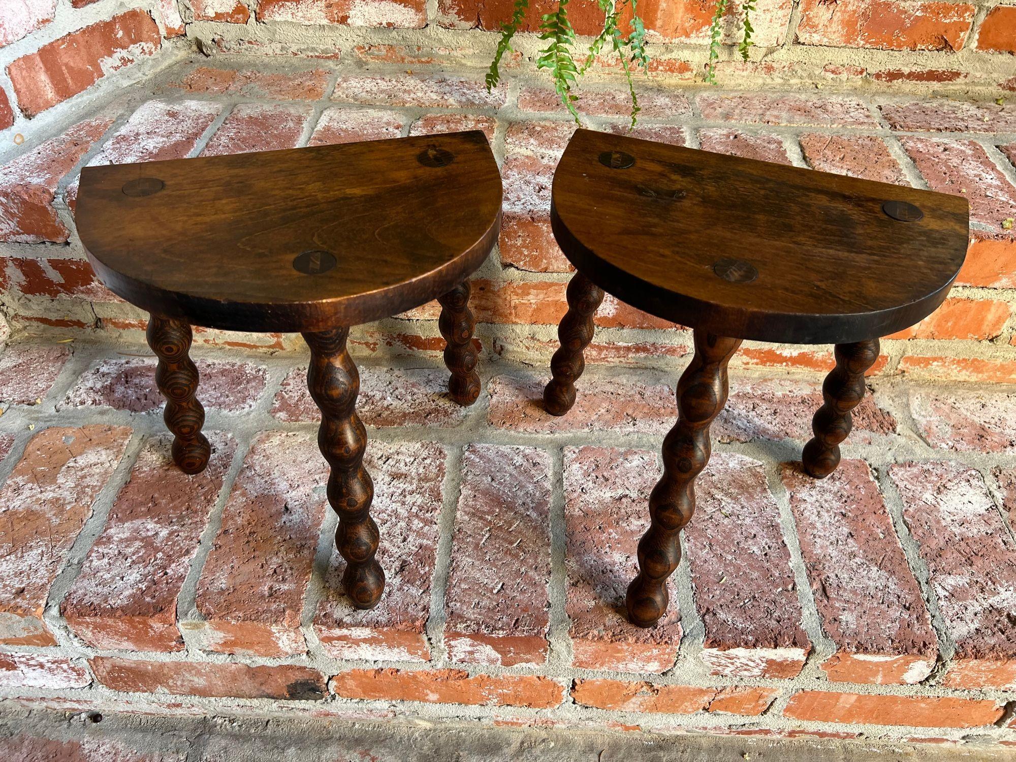 PAR Juego de 2 Taburetes Antiguos Ingleses de Roble Jacobeo Expositor Pata de Bobina c1900 en venta 7