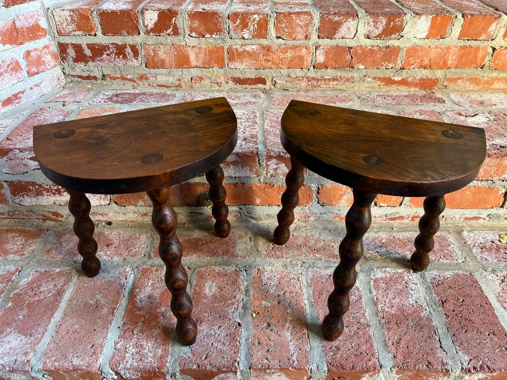PAR Juego de 2 Taburetes Antiguos Ingleses de Roble Jacobeo Expositor Pata de Bobina c1900 Británico en venta