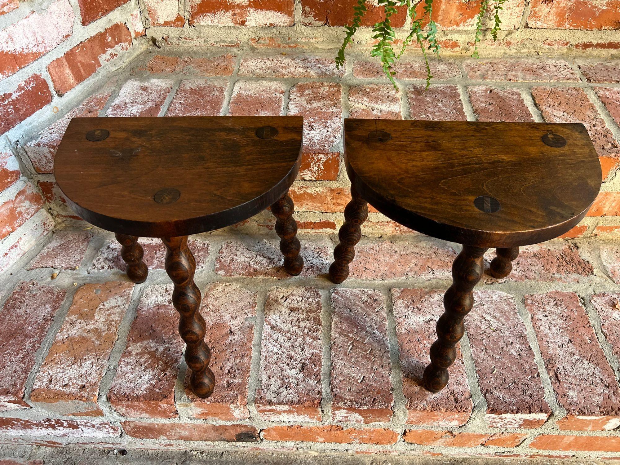 PAR Juego de 2 Taburetes Antiguos Ingleses de Roble Jacobeo Expositor Pata de Bobina c1900 Transformado en venta