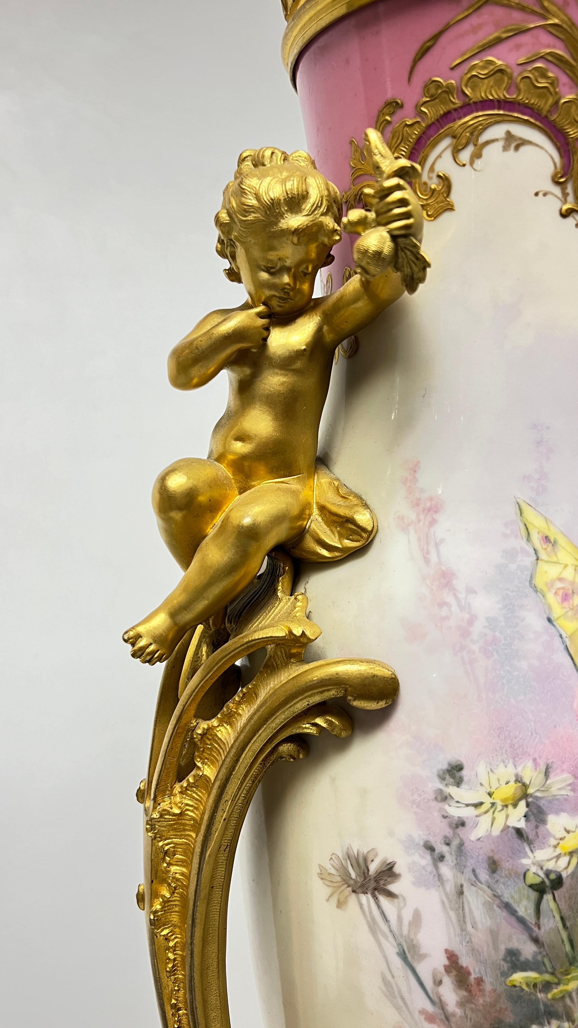 Coppia di vasi in porcellana dorati francesi di Sèvres del XIX secolo in vendita 5