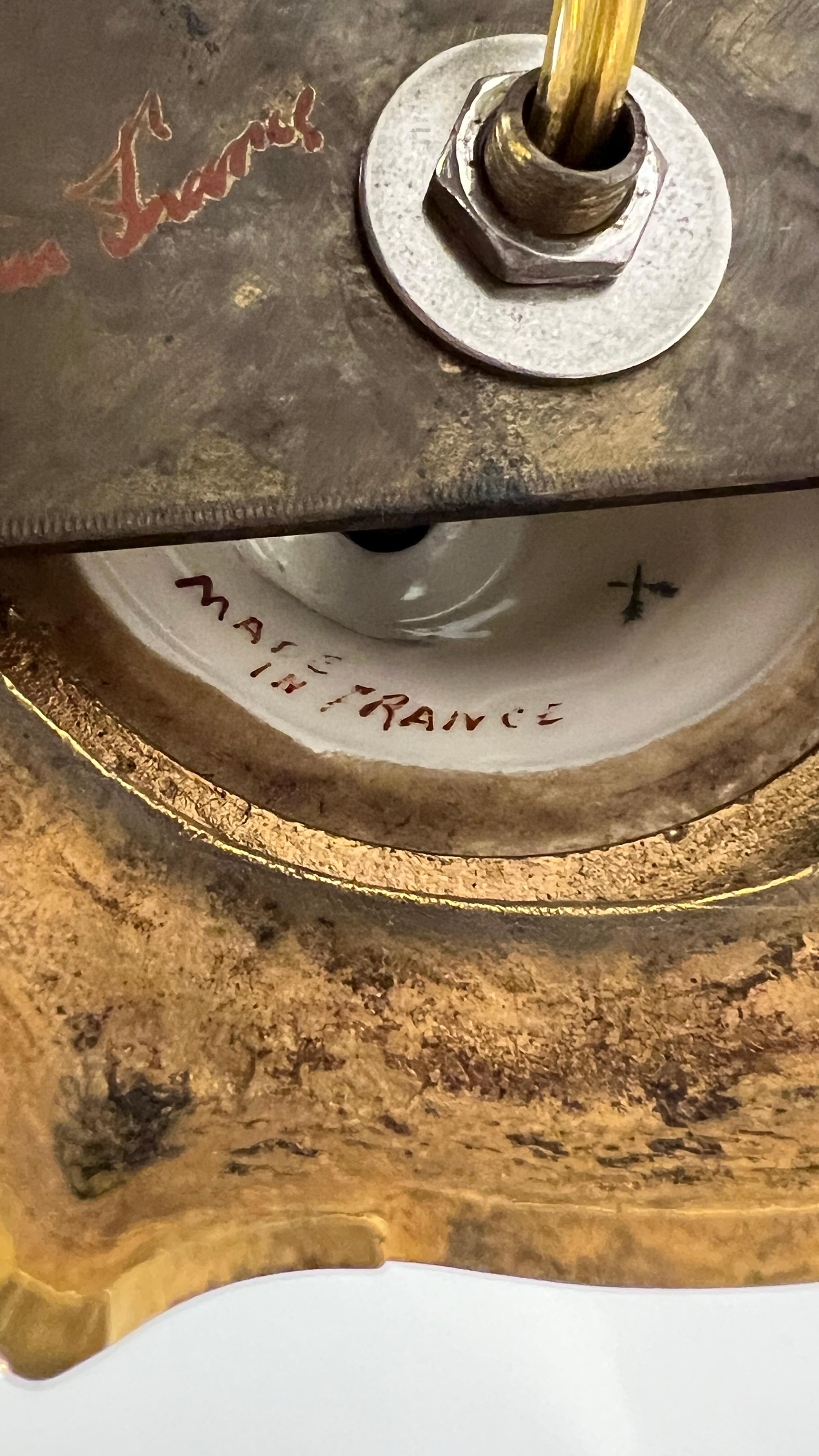 Paire de lampes de table en porcelaine montées sur bronze, style Sèvres Louis XV en vente 3