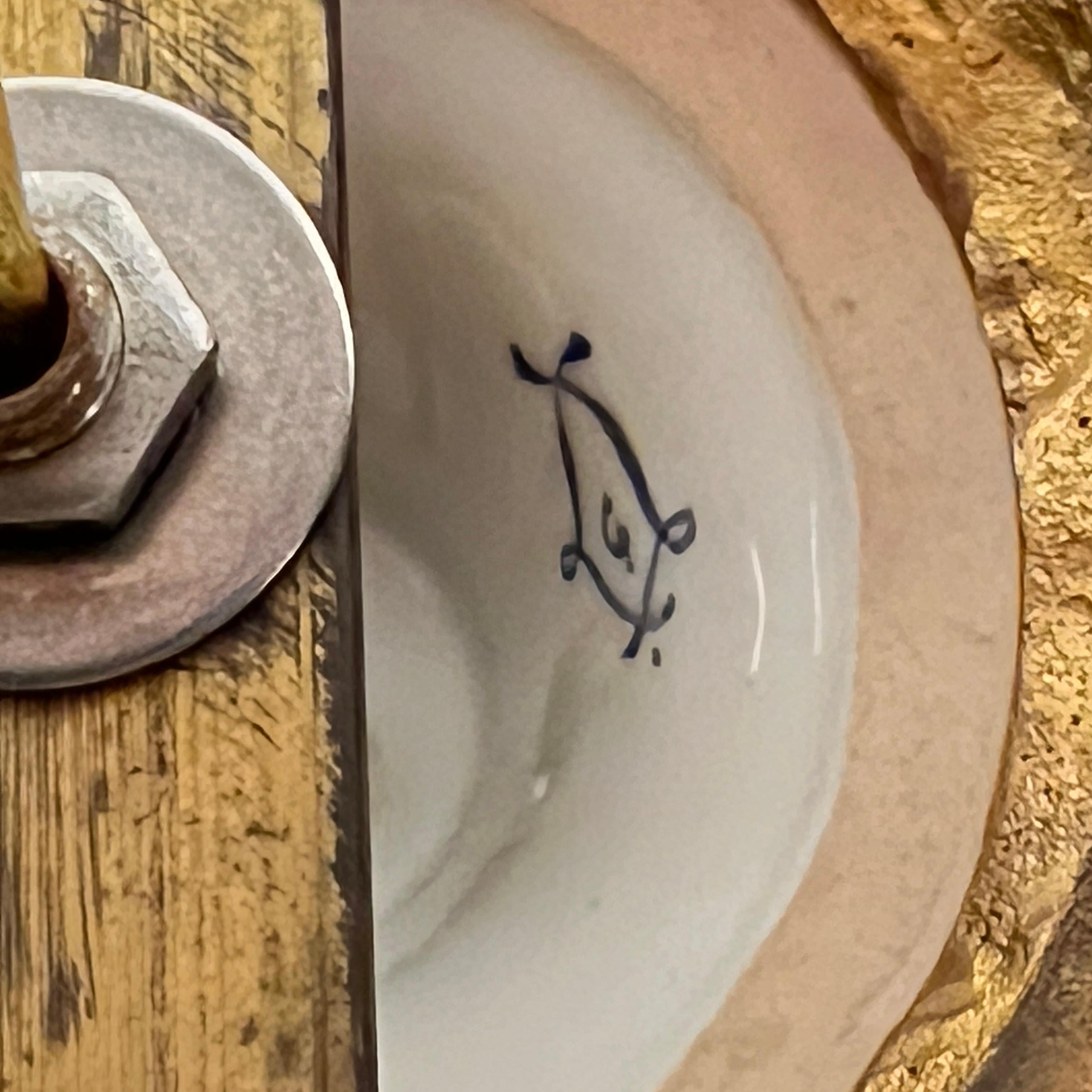 Paire de lampes de table en porcelaine montées sur bronze, style Sèvres Louis XV en vente 7