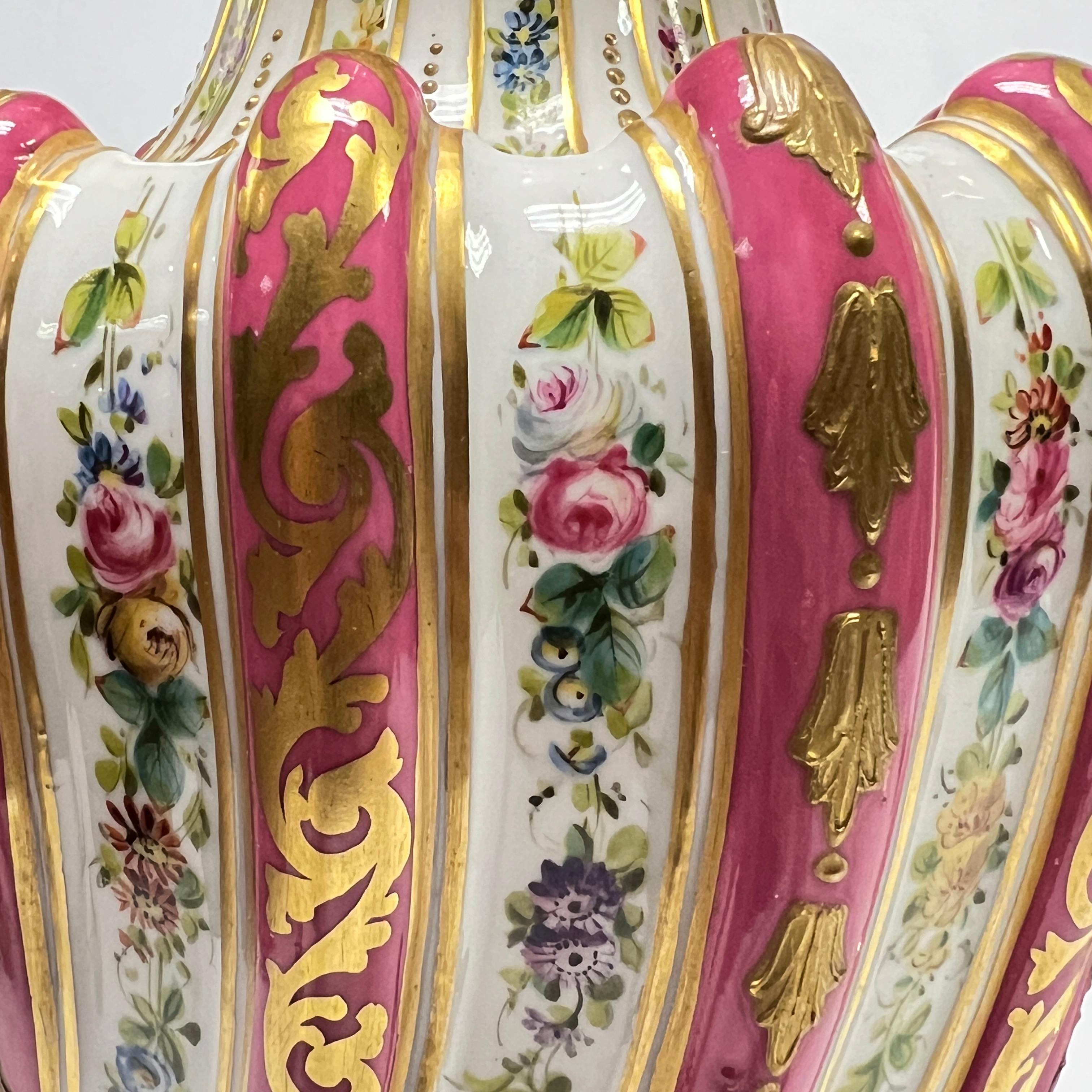 Paire de lampes de table en porcelaine montées sur bronze, style Sèvres Louis XV en vente 2