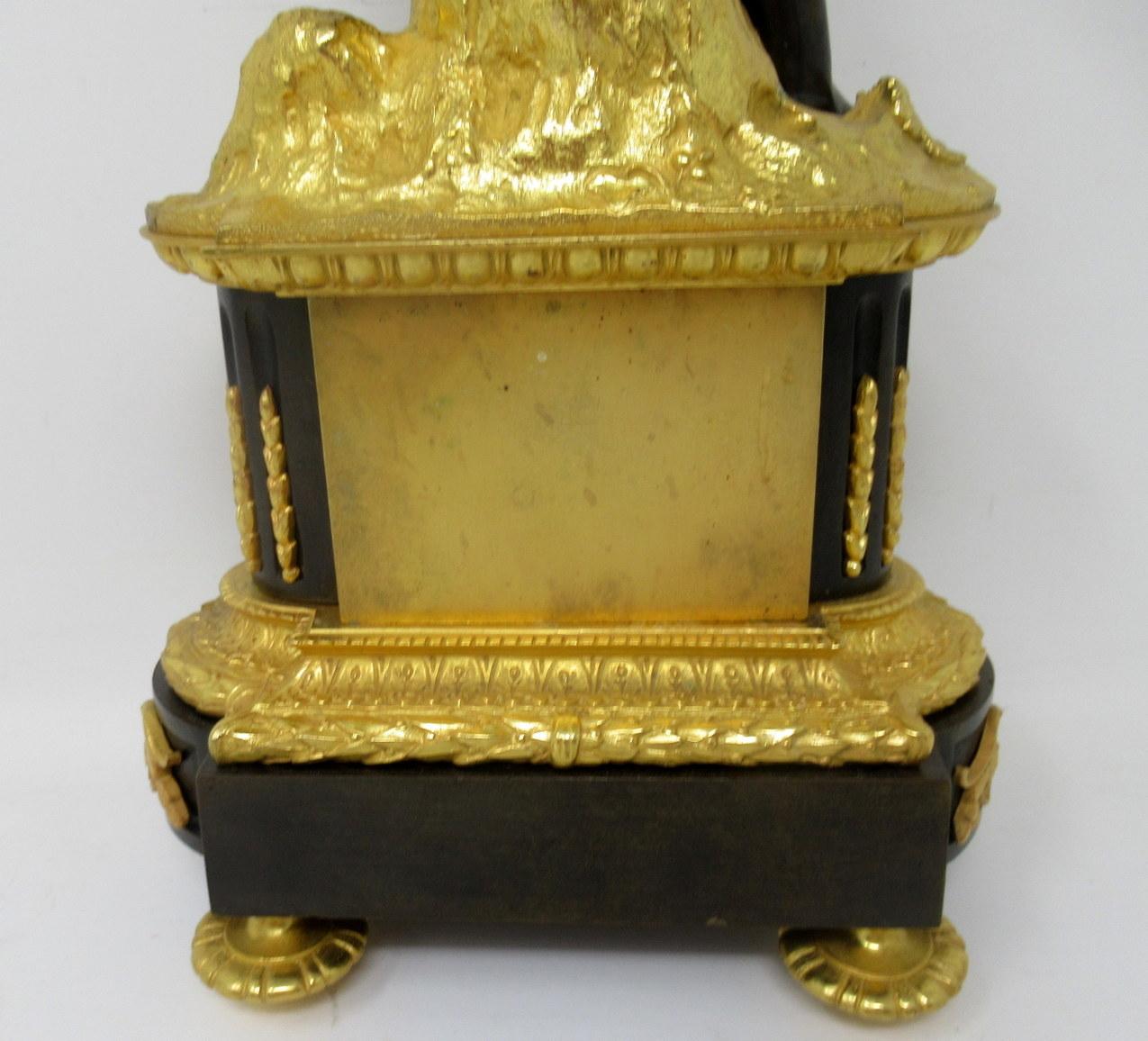 Paire de chandeliers en porcelaine de Sèvres ornée de bronze doré bleu céleste en vente 4