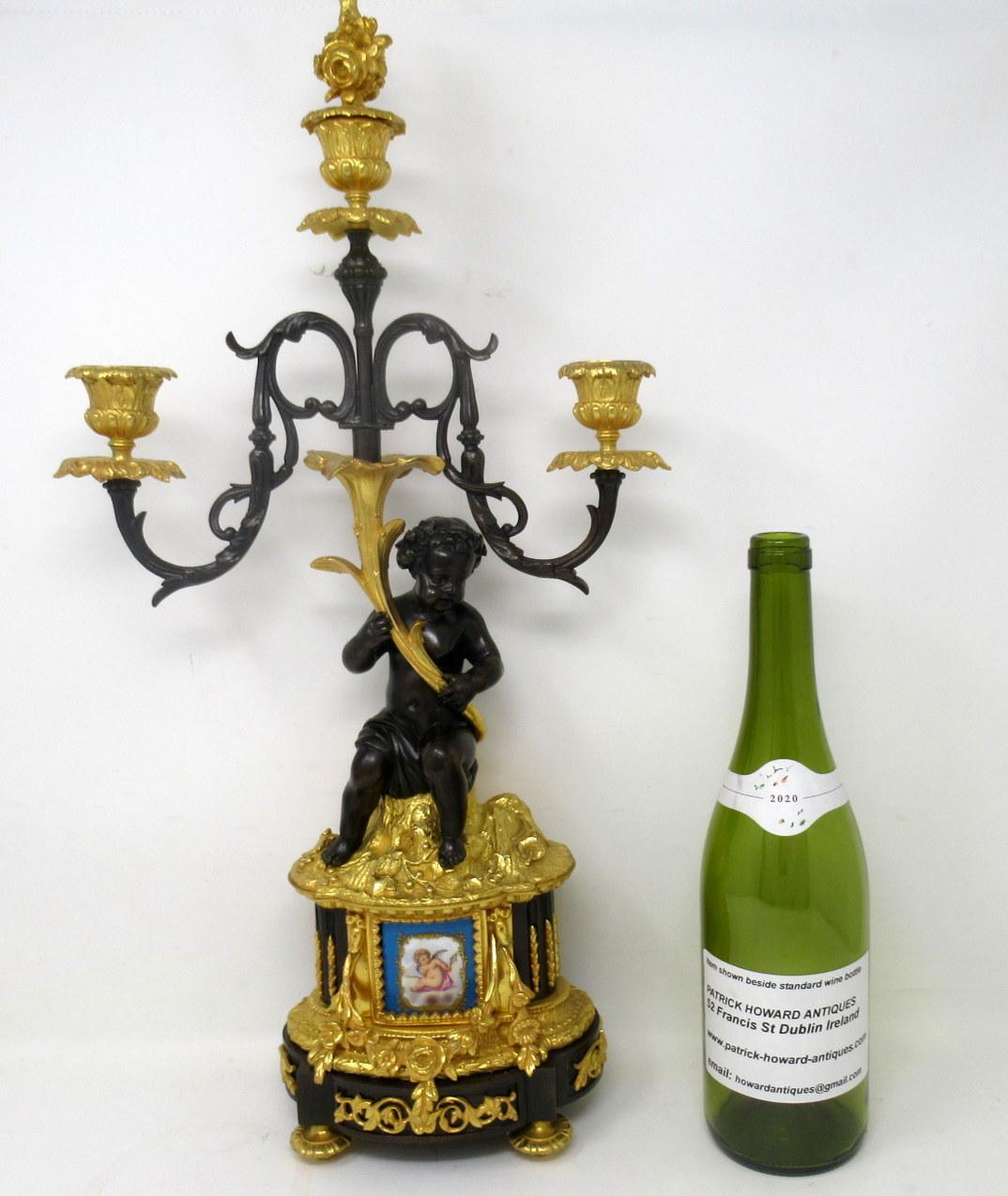 Paire de chandeliers en porcelaine de Sèvres ornée de bronze doré bleu céleste en vente 5