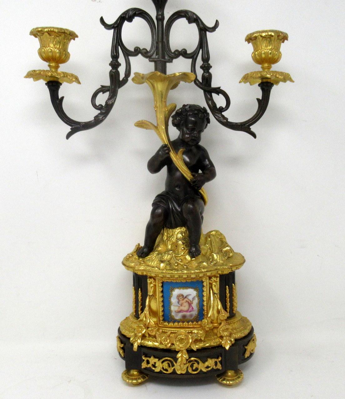 Paar Sèvres Porzellan Ormolu Vergoldete Bronze Celeste Blau Kandelaber Kerzenleuchter (Spätviktorianisch) im Angebot