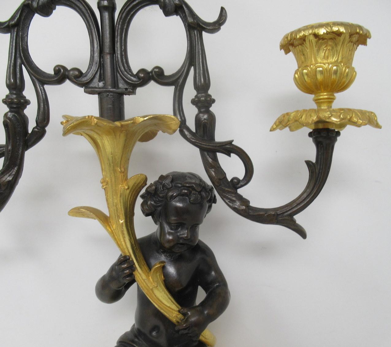 Paire de chandeliers en porcelaine de Sèvres ornée de bronze doré bleu céleste en vente 1