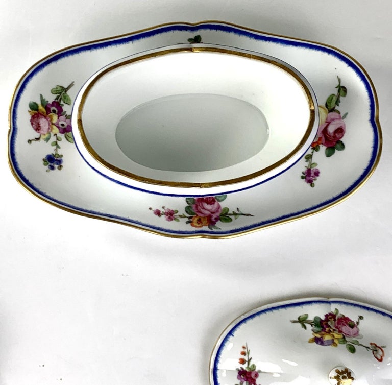 Pair Sèvres Porcelain Tureens with Feuille-de-Choux Pattern Borders 18th Century For Sale 1