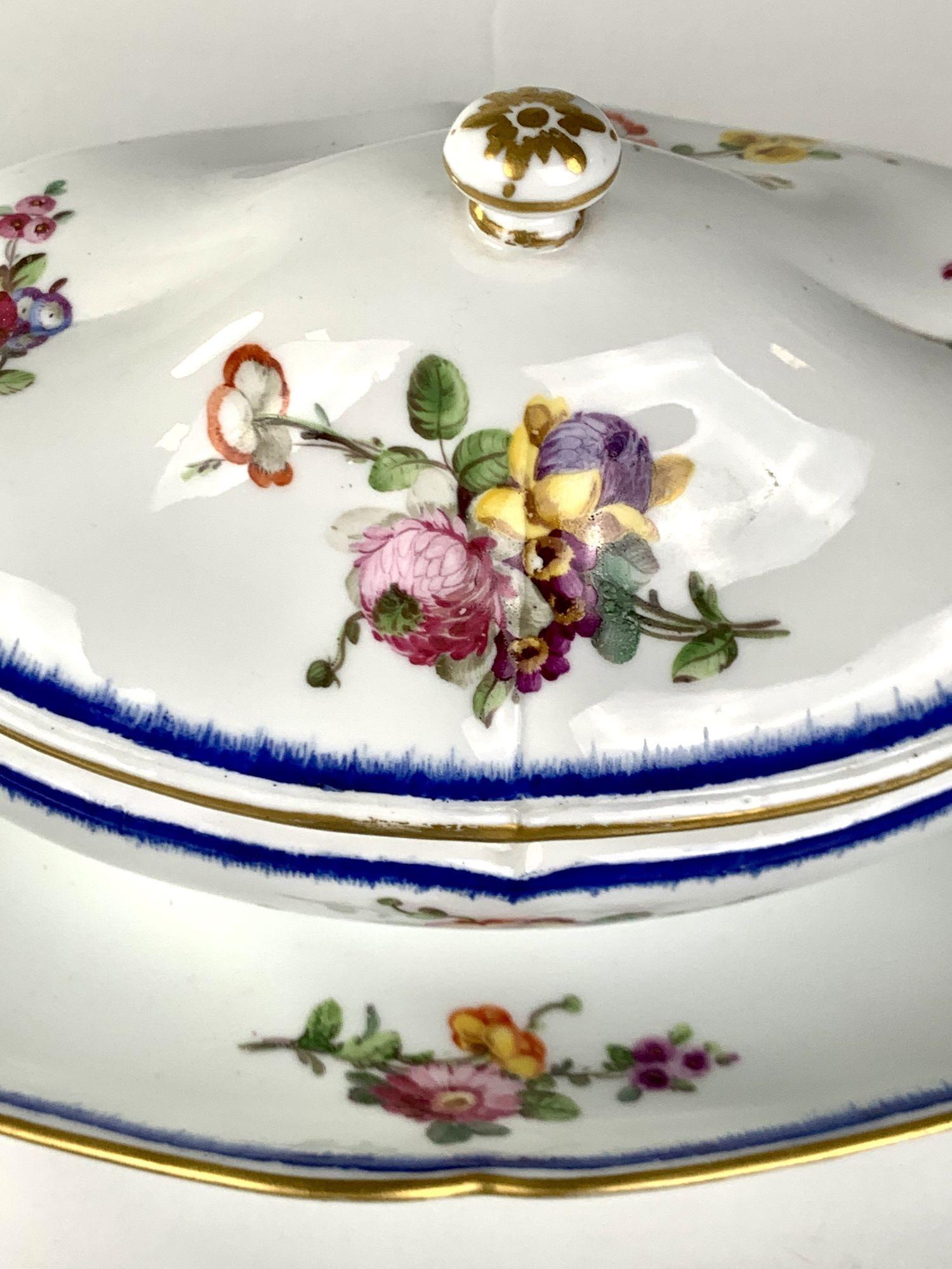 Pair Sèvres Porcelain Tureens with Feuille-de-Choux Pattern Borders 18th Century 4