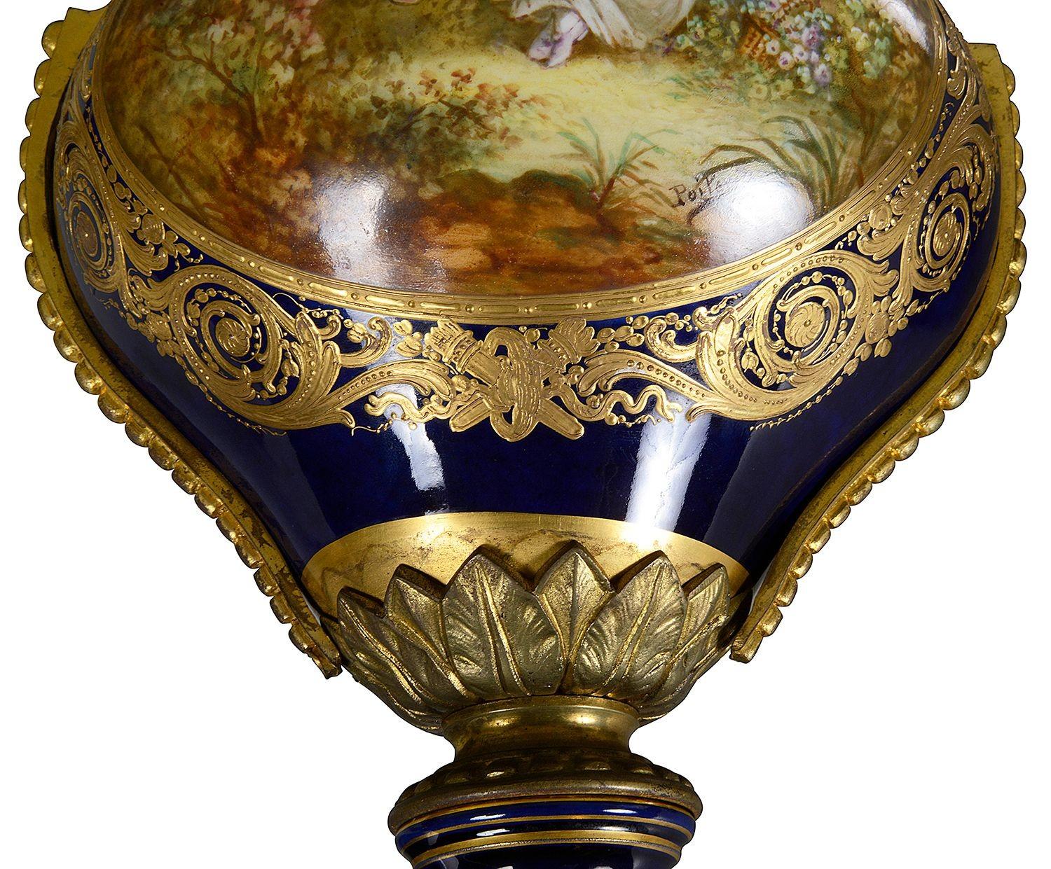 Pair Sevres style lidded vases, C19th en venta 4