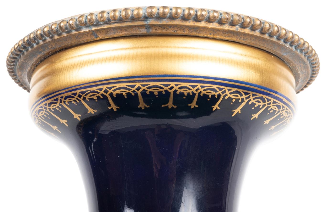 Coppia di vasi in porcellana di Sevres, 1920 circa in vendita 3