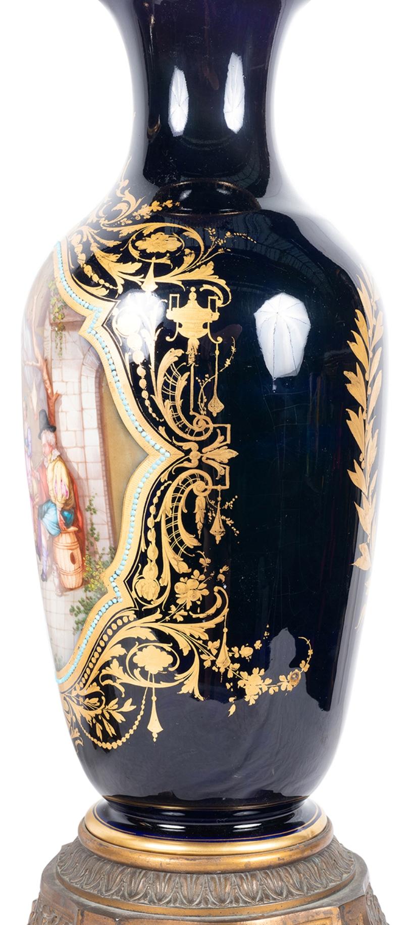 Porcellana Coppia di vasi in porcellana di Sevres, 1920 circa in vendita