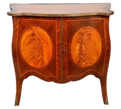 Paire de commodes « Sheraton Revival » de style Sheraton aux lignes sinueuses, CIRCA 1920