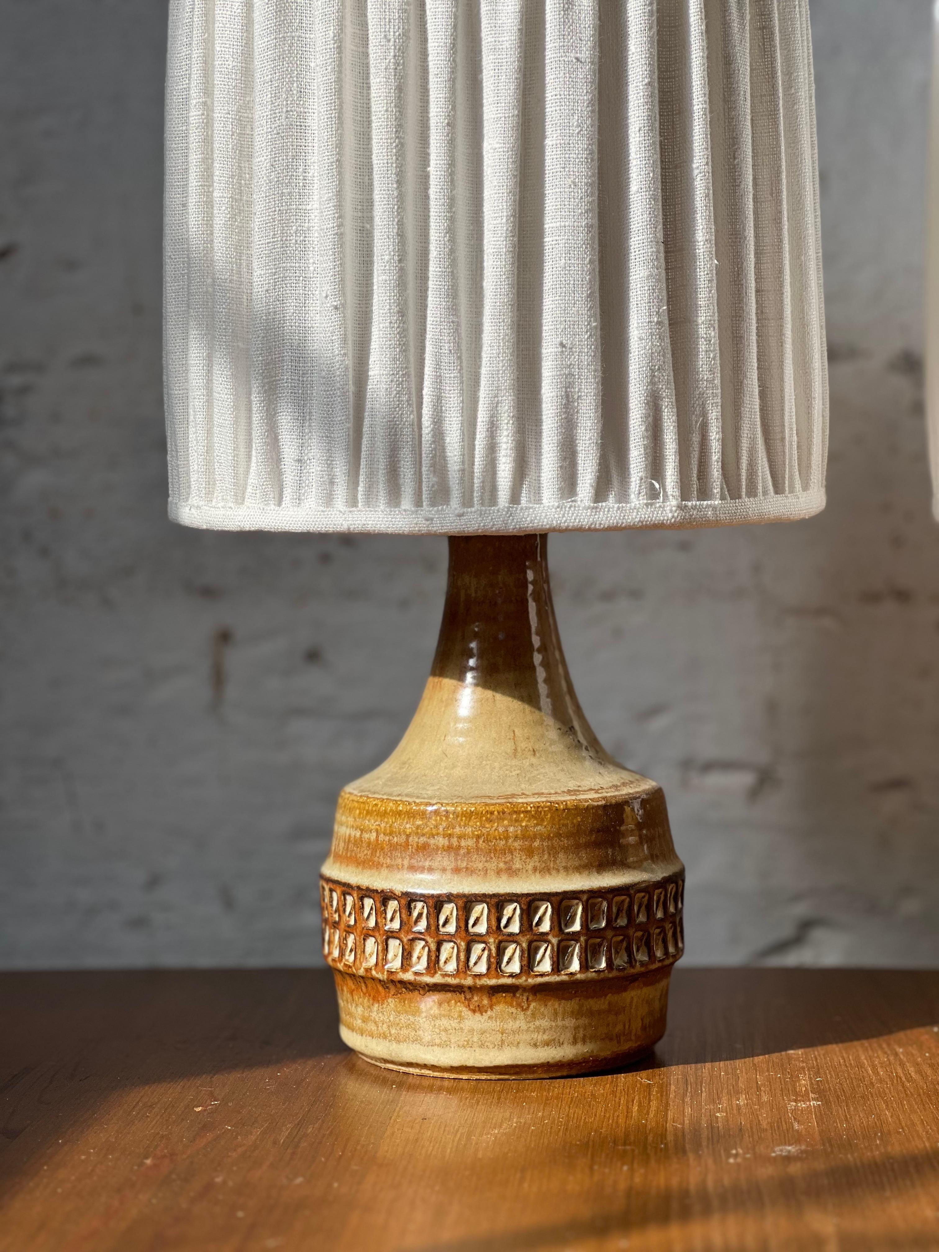 Danese Coppia di lampade in ceramica Søholm H41 cm,  prodotto in Danimarca negli anni '60 in vendita