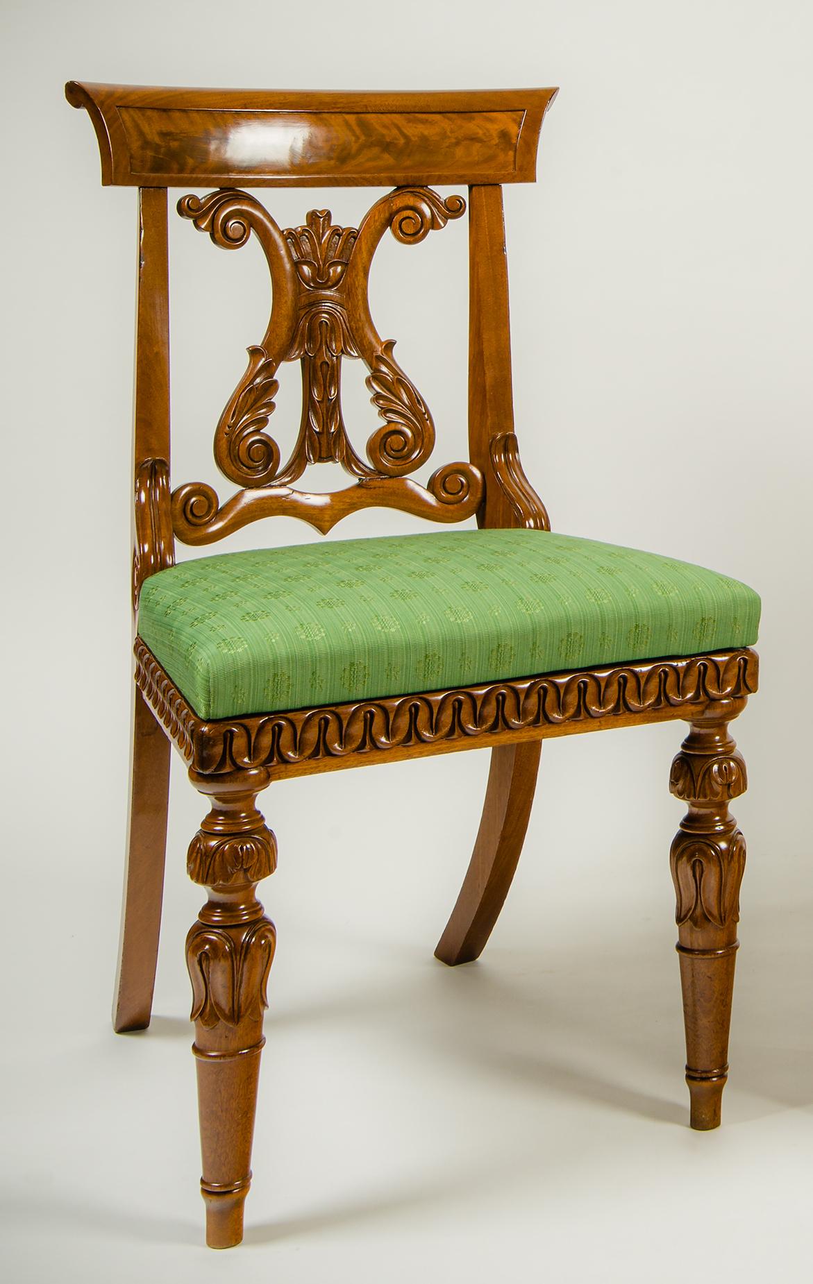 Américain Paire de chaises d'appoint à dossier lyre en vente