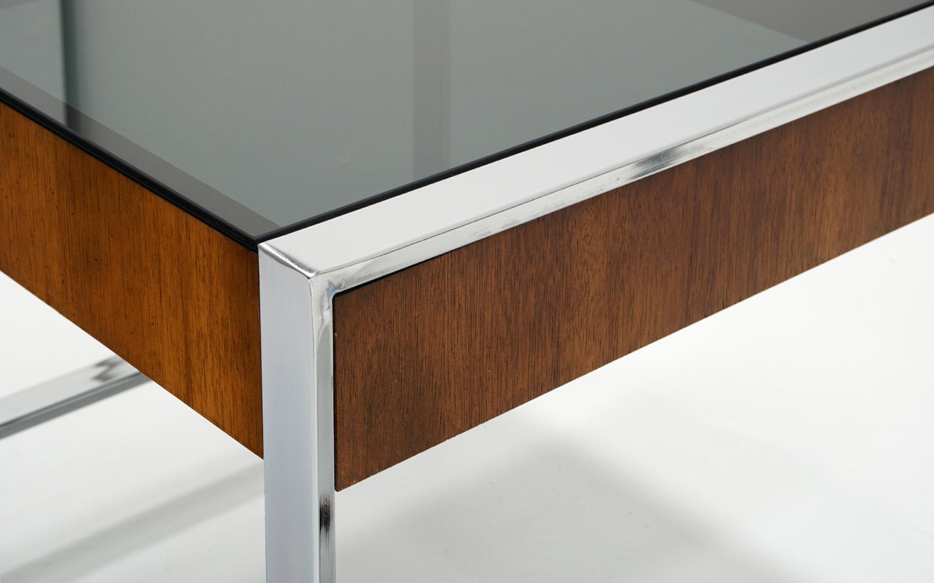 Mid-Century Modern Pair of Side / End Tables in Chrome, Smoked Glass, and Walnut For Sale