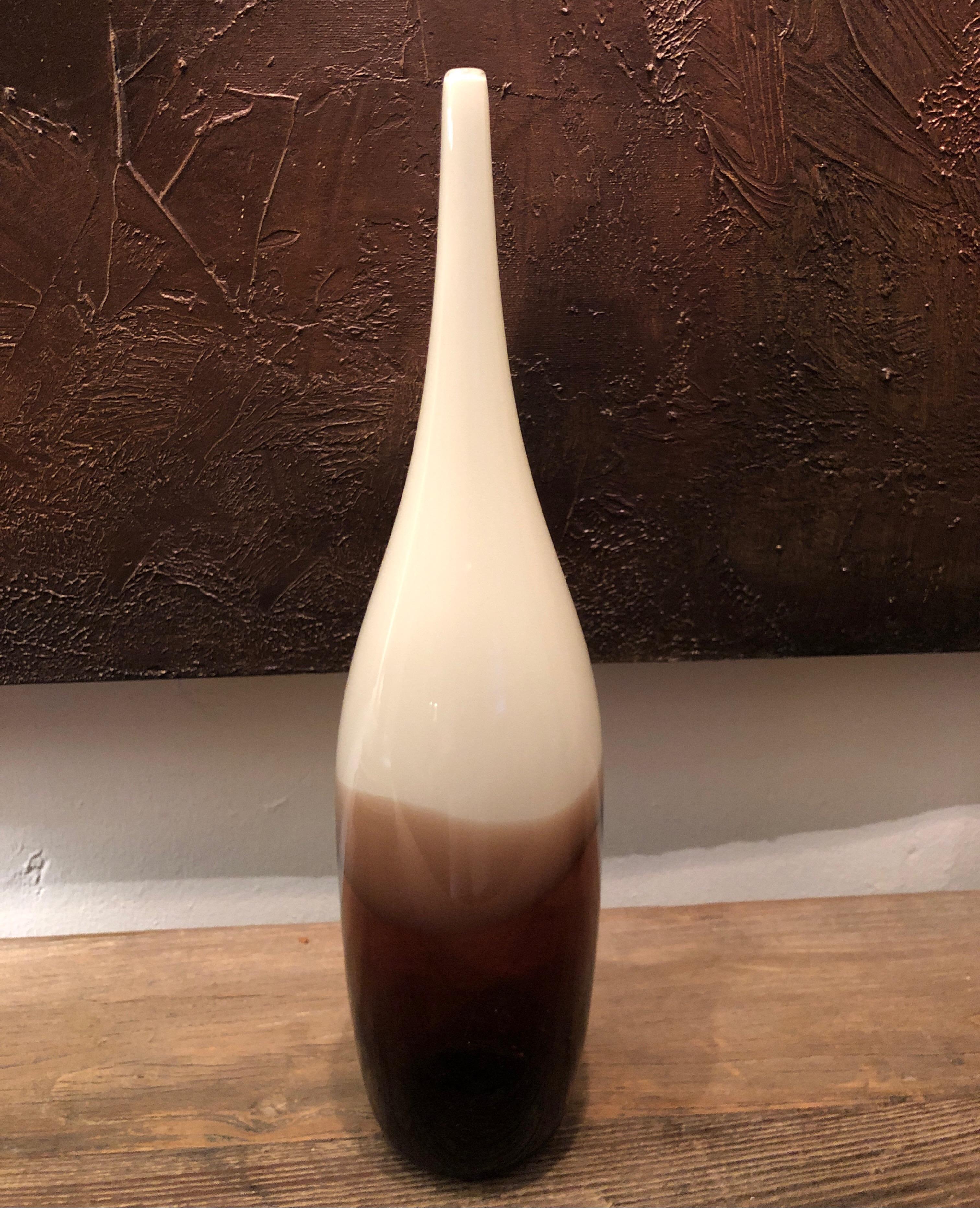 Américain Paire de vases Lattimo en forme de goutte d'eau Siemon et Salazar blanc/ivoire/ambre, signés en vente