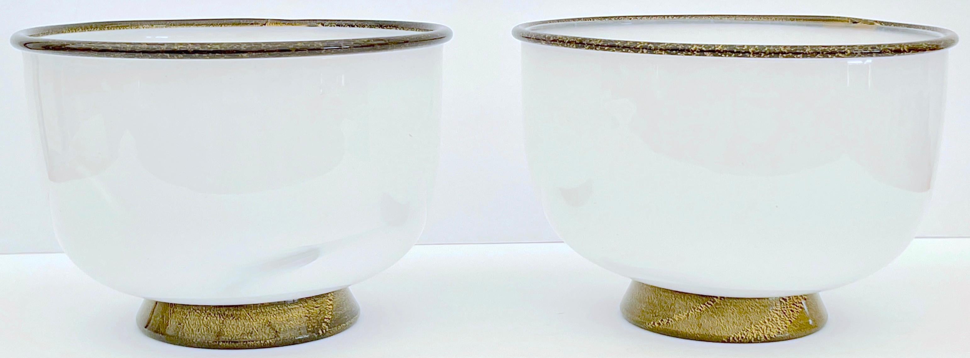Pair Signed Barovier & Toso Murano 'Primavera' Bowls*

Primavera Murano glass designed by Ercole Barovier and produced by Barovier & Toso, 1980s
Each one signed  Barovier & Toso Murano

A splendid pair of 'Primavera' Bowls, expertly crafted and