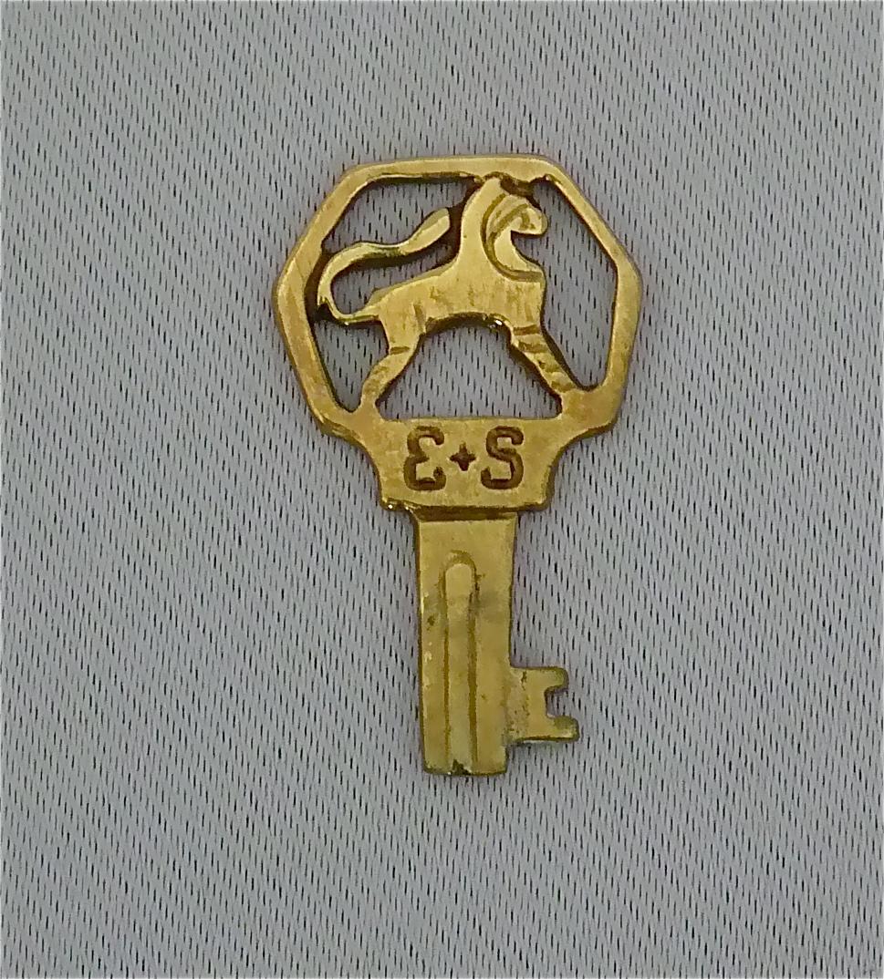 Paar signierte Erhard Sohne Trinket Kasten Original Schlüssel aus Messingholz 1900 (Intarsie) im Angebot